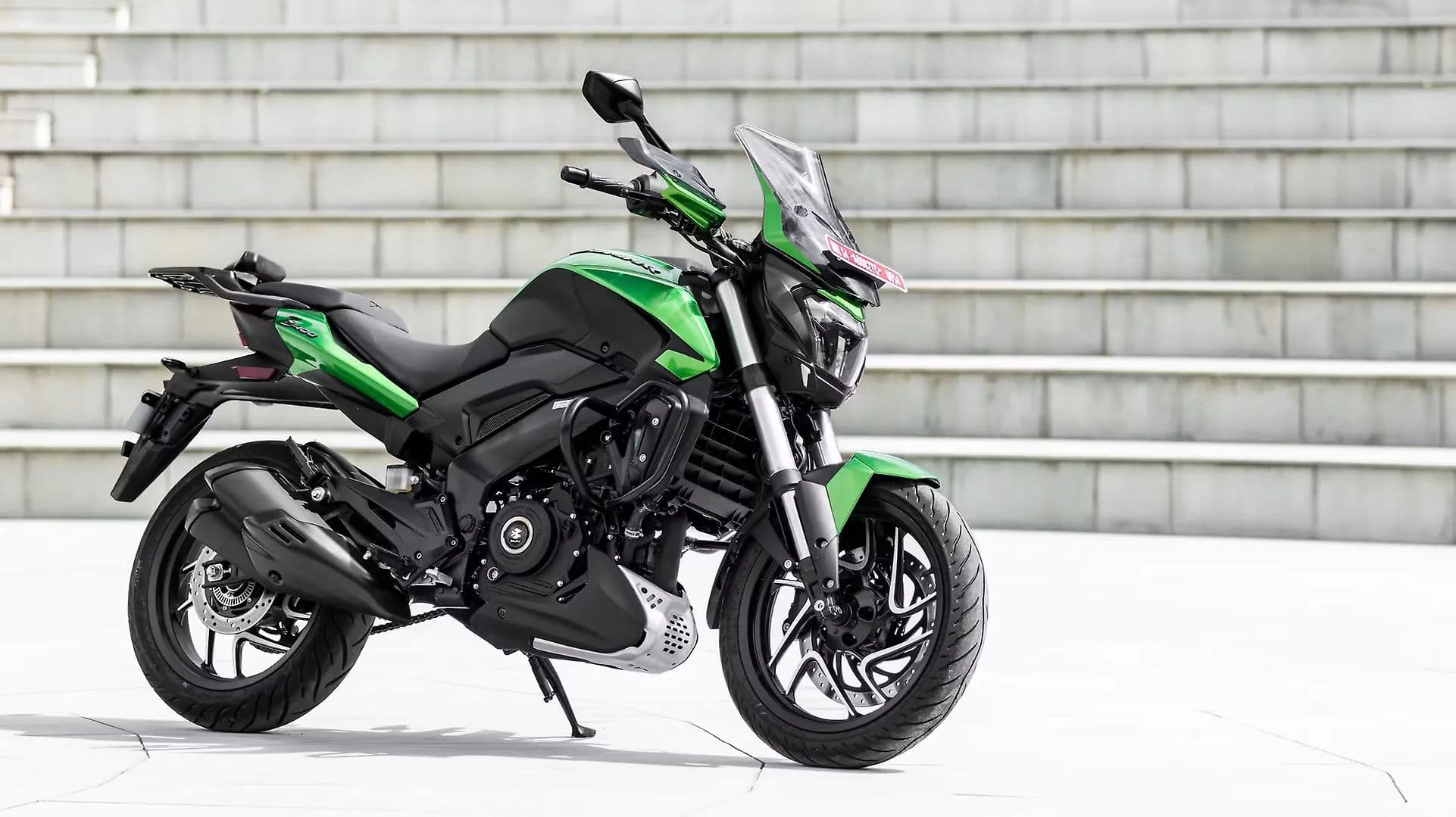 Bajaj Dominar 400 Right Front Three Quarter
