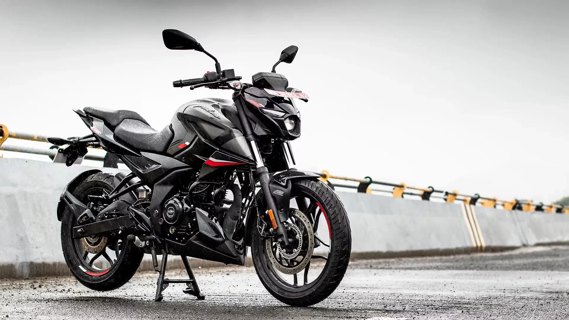 Bajaj Pulsar N160 Right Front Three Quarter