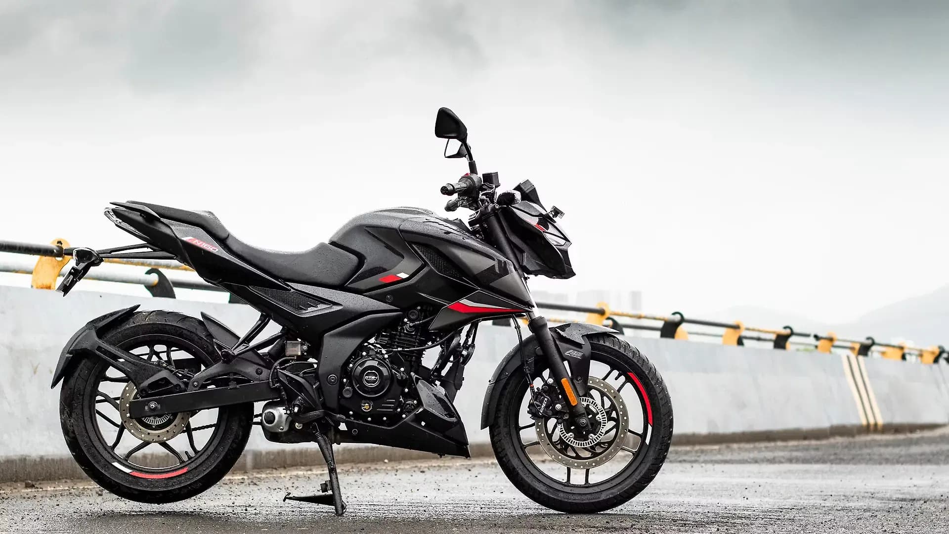 Bajaj Pulsar N160 Right Side View