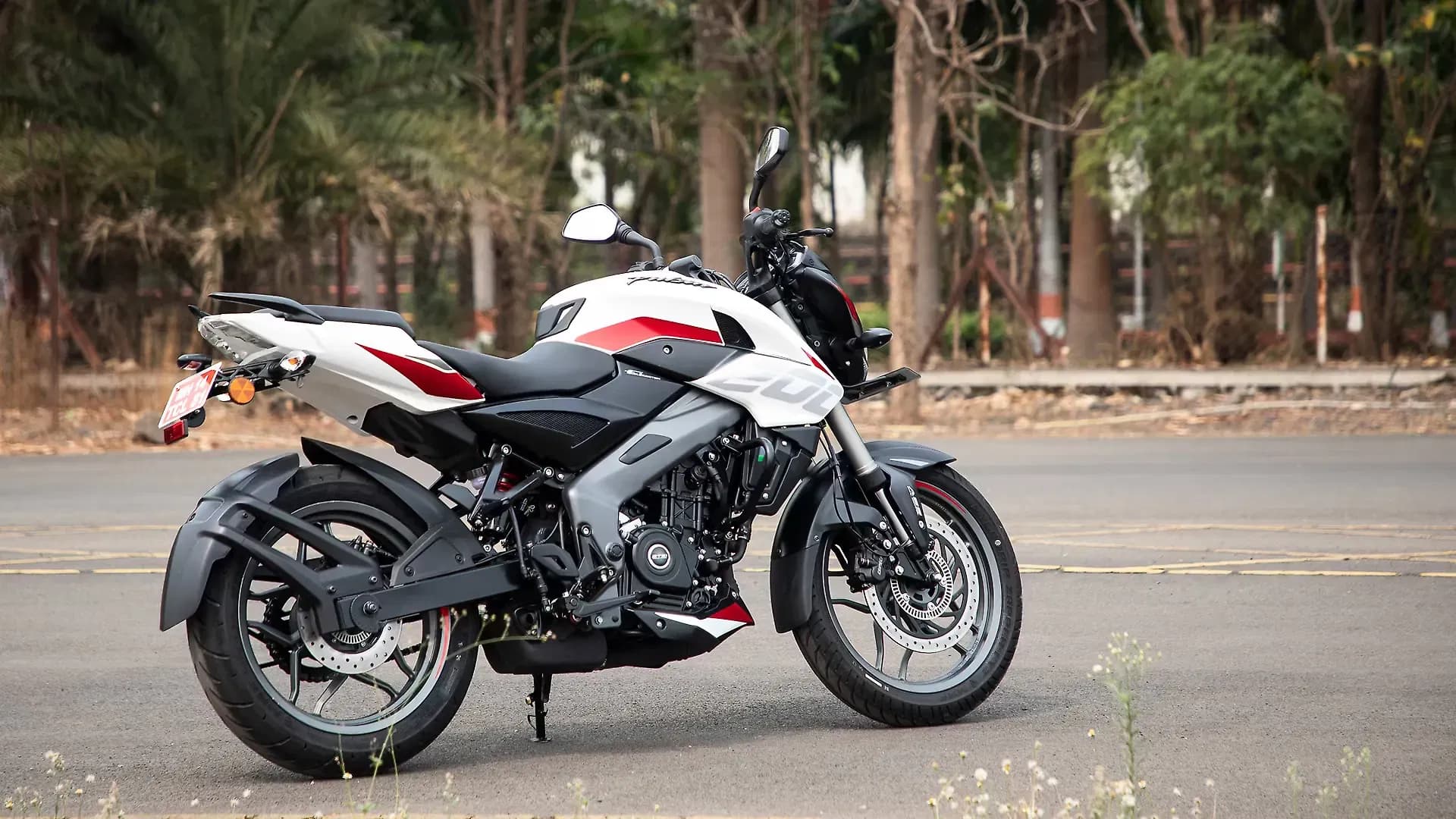 Bajaj Pulsar NS200 Right Rear Three Quarter