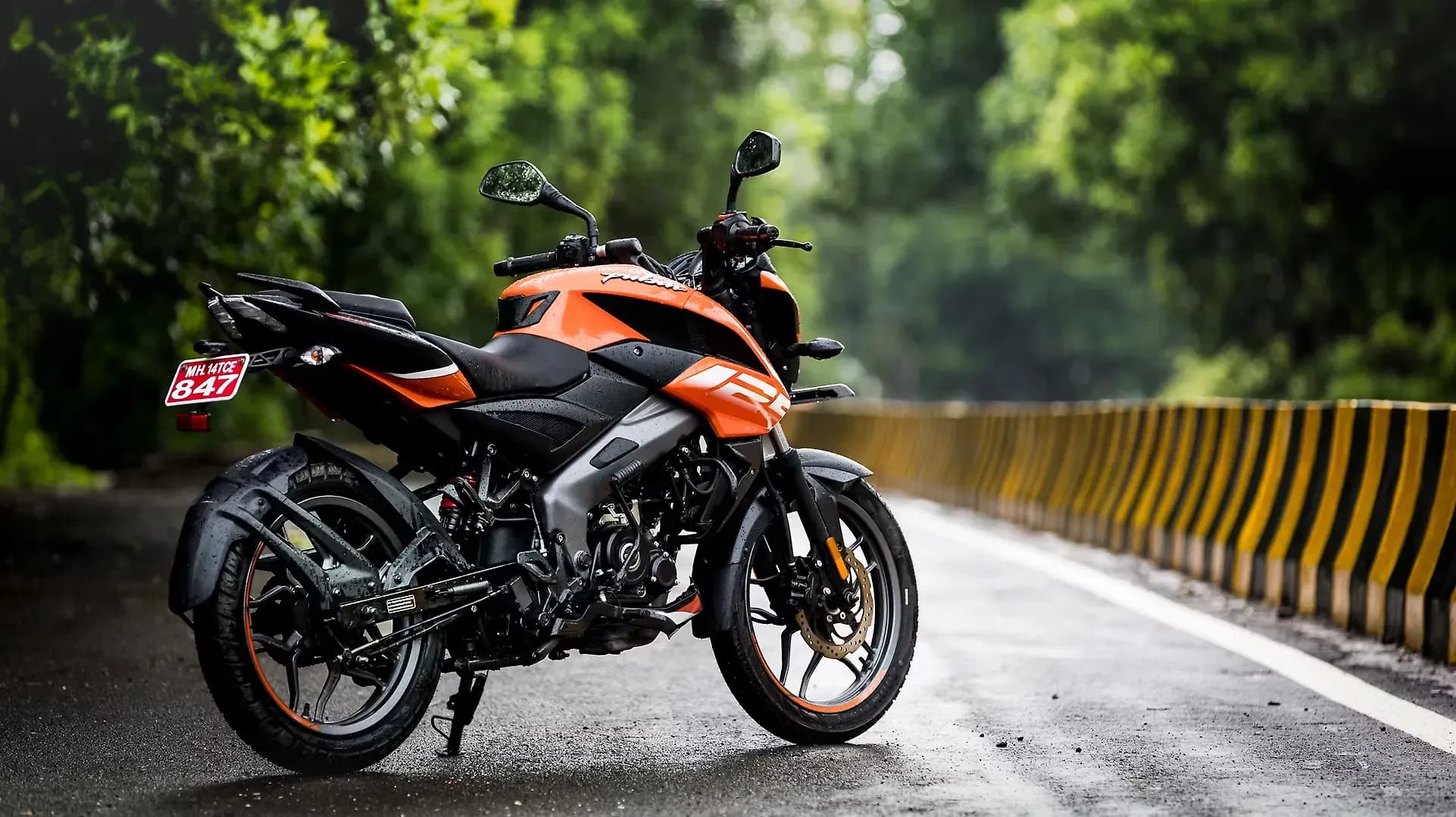 Bajaj Pulsar NS125 Right Rear Three Quarter