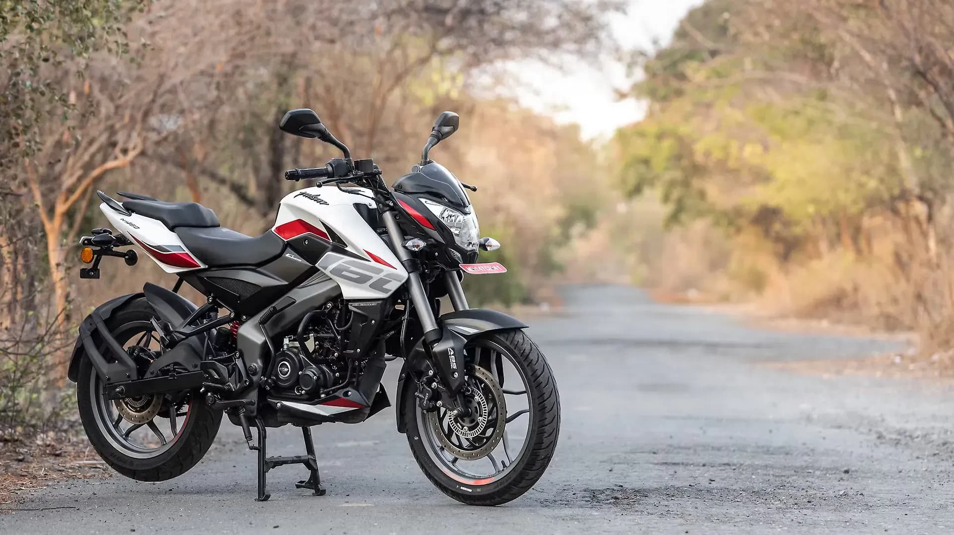 Bajaj Pulsar NS160 Right Front Three Quarter
