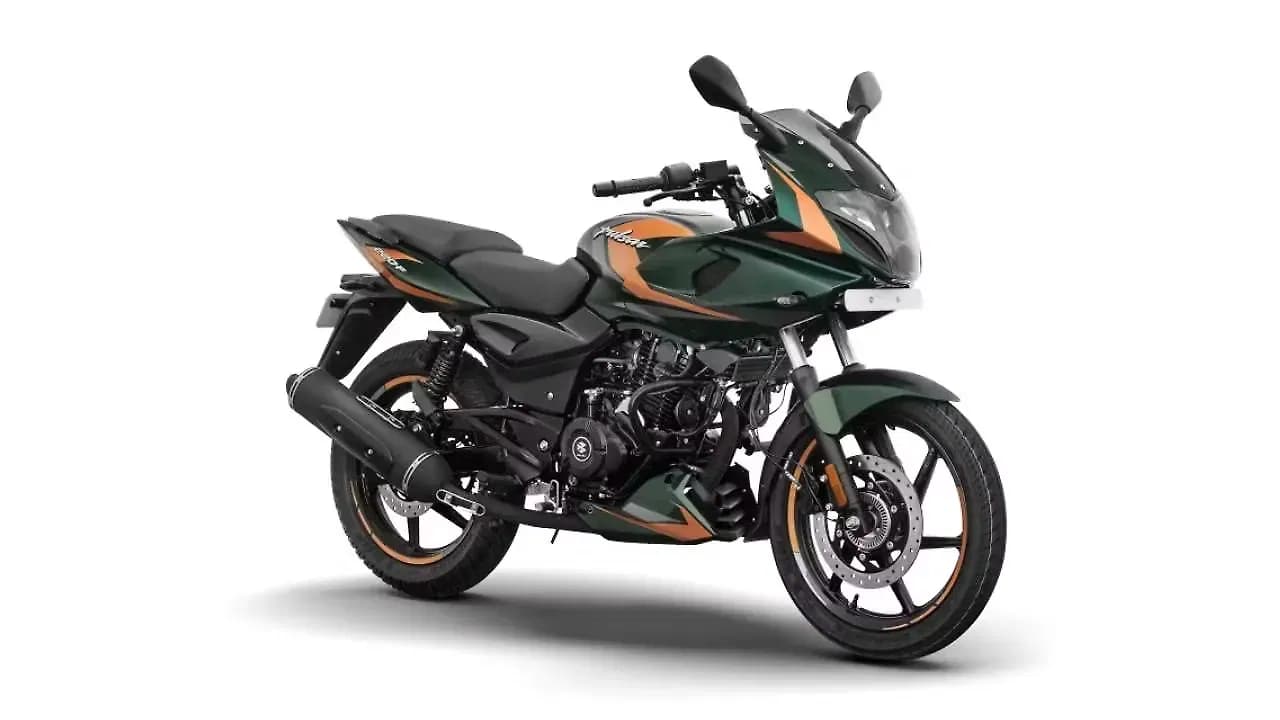 Bajaj Pulsar 220 F Right Front Three Quarter