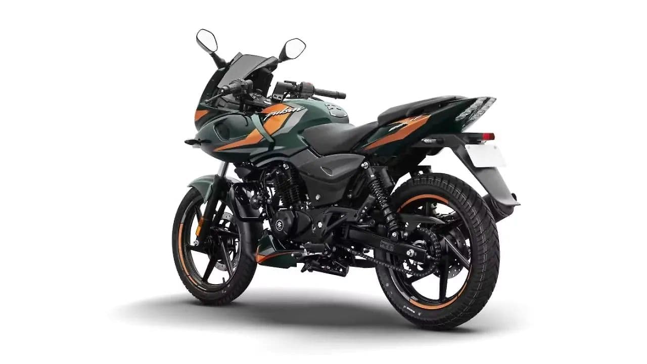 Bajaj Pulsar 220 F Left Rear Three Quarter