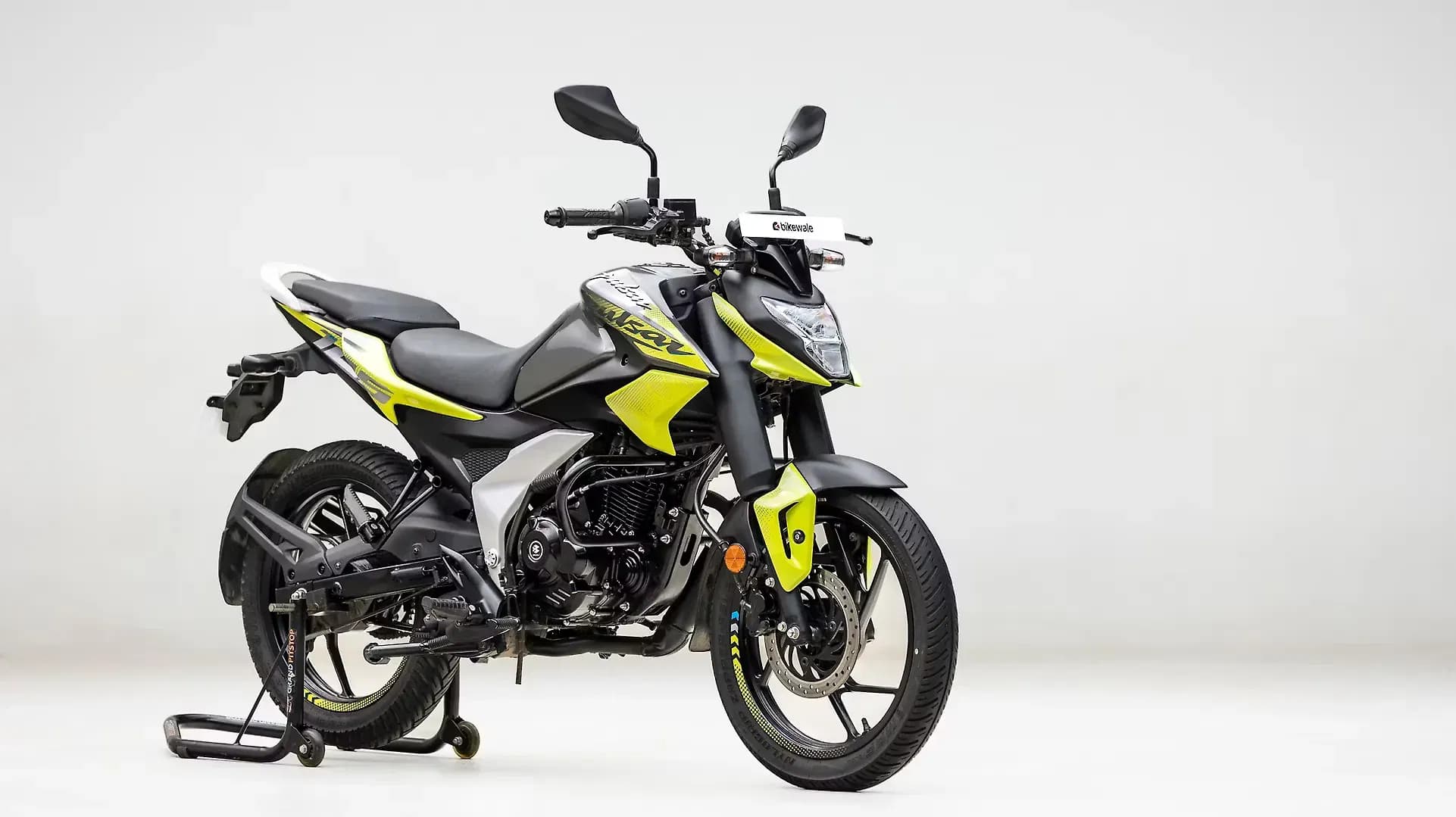 Bajaj Pulsar N125 Right Front Three Quarter