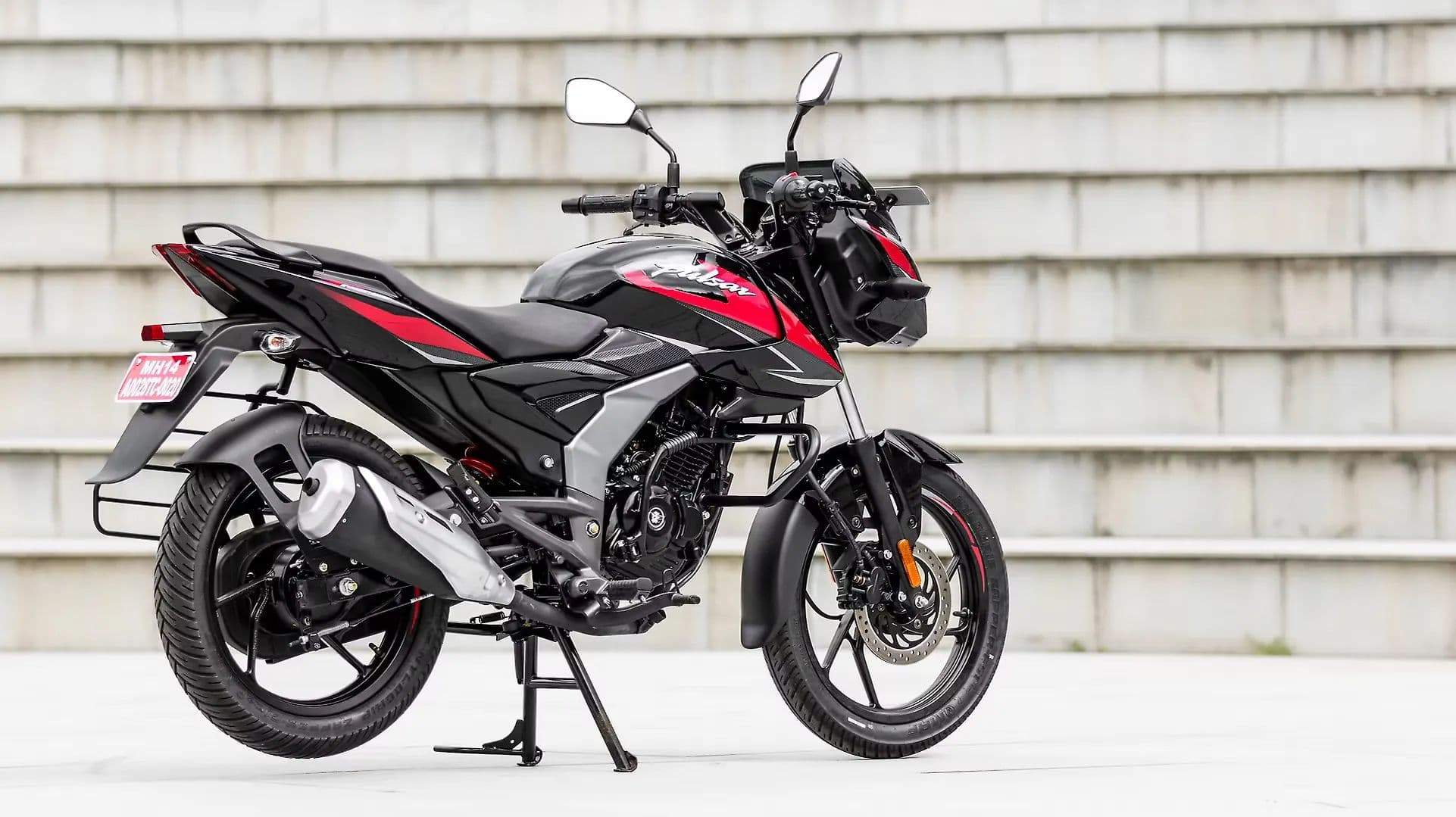 Bajaj Pulsar 125 2026 Right Rear Three Quarter