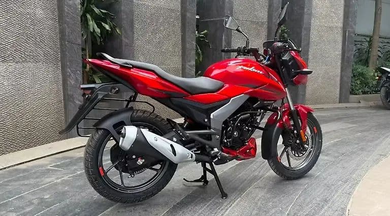 Bajaj Pulsar 150 [2026] Right Rear Three Quarter