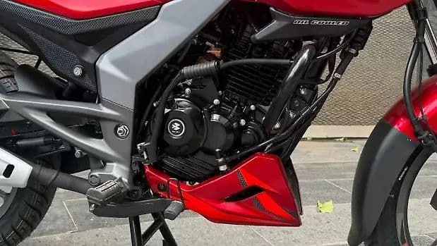 Bajaj Pulsar 150 [2026] Engine From Right