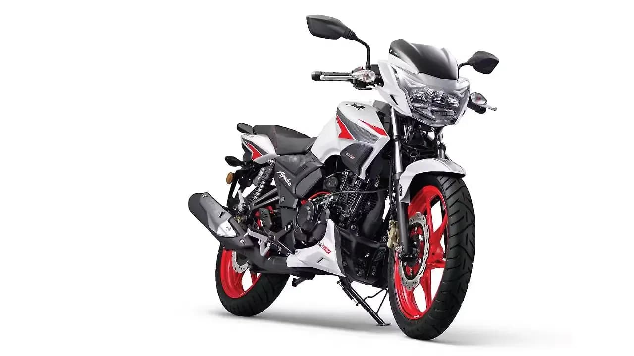 TVS Apache RTR 160 Right Front Three Quarter