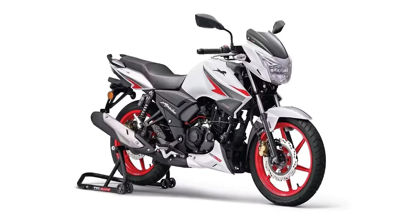 TVS Apache RTR 160 Right Front Three Quarter