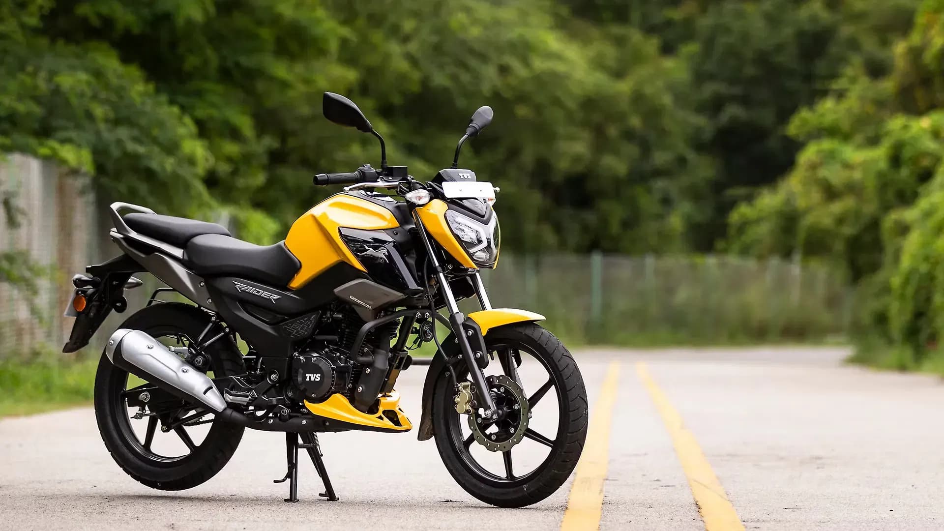 TVS Raider 125 Right Front Three Quarter