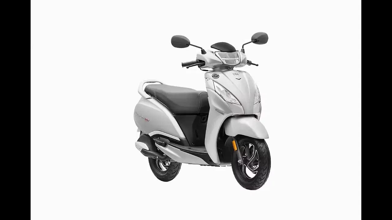 TVS Jupiter 125 Right Front Three Quarter