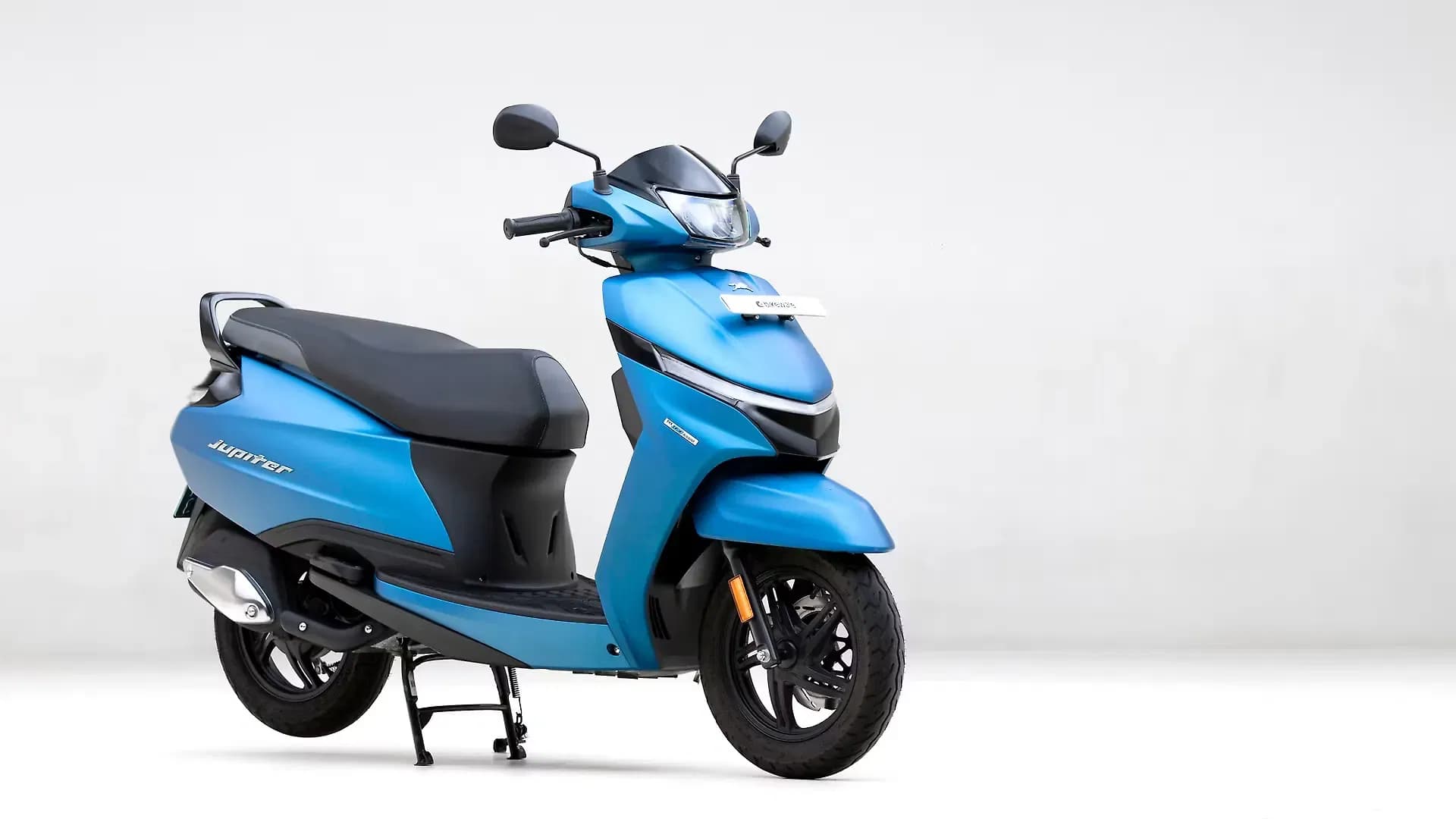 TVS Jupiter Right Front Three Quarter