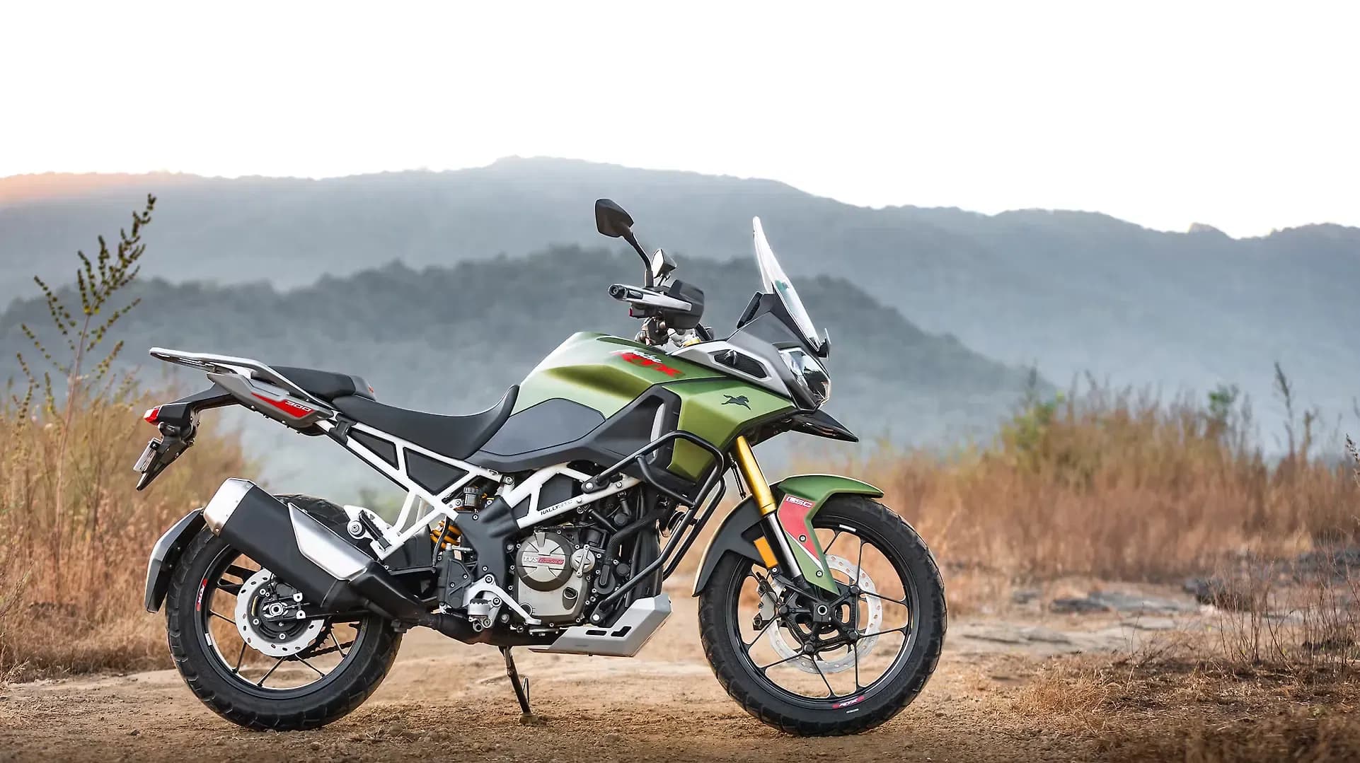 TVS Apache RTX Right Side View