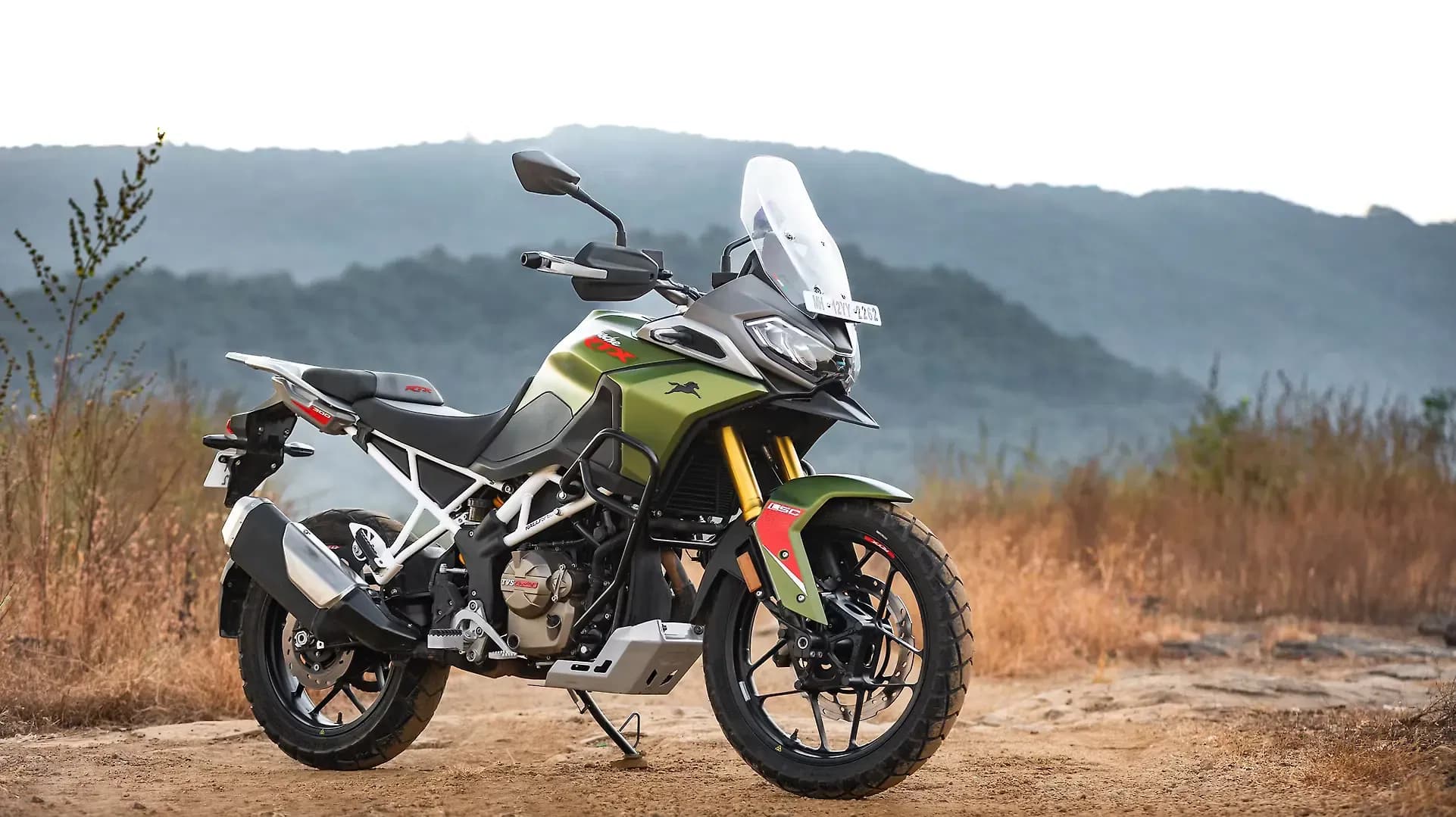 TVS Apache RTX Right Front Three Quarter