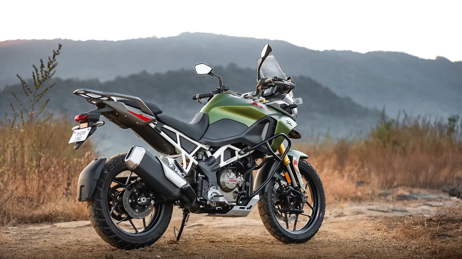 TVS Apache RTX Right Rear Three Quarter