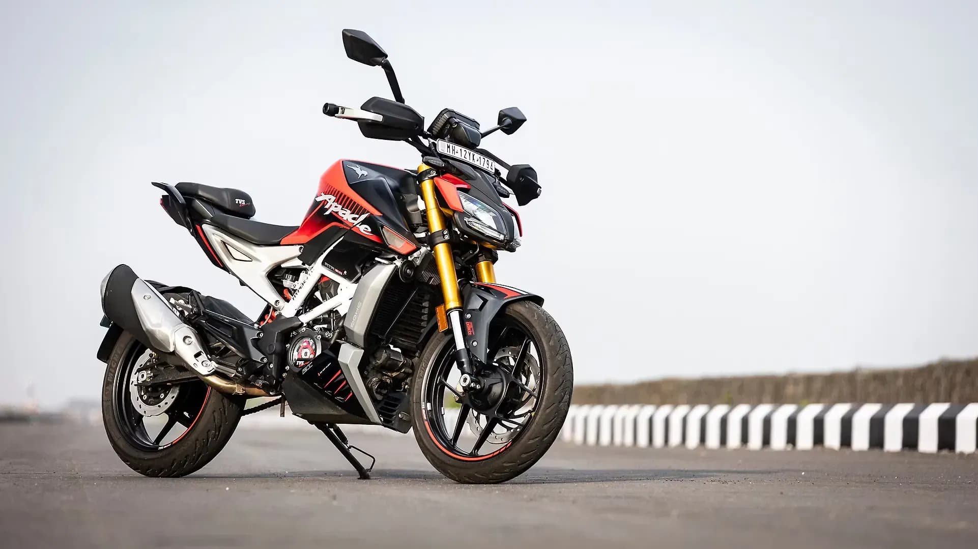 TVS Apache RTR 310 Right Front Three Quarter