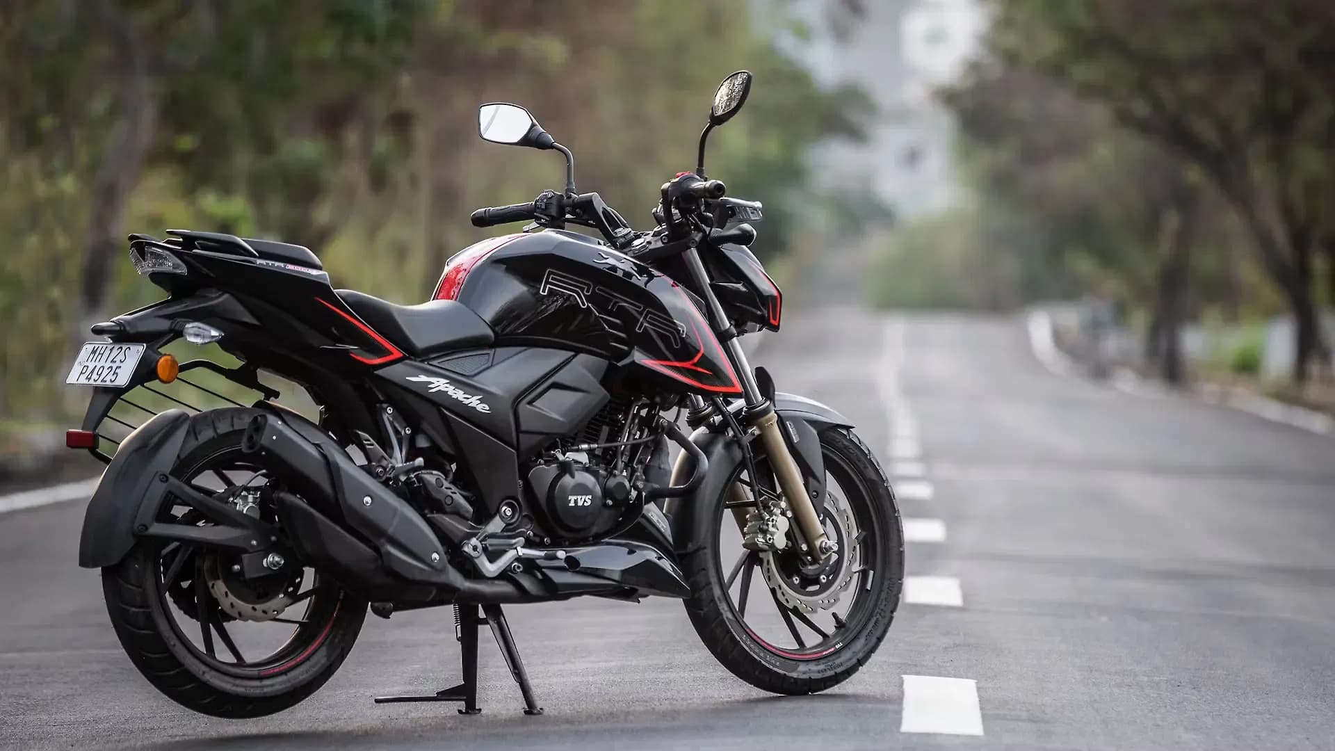 TVS Apache RTR 200 4V Right Rear Three Quarter