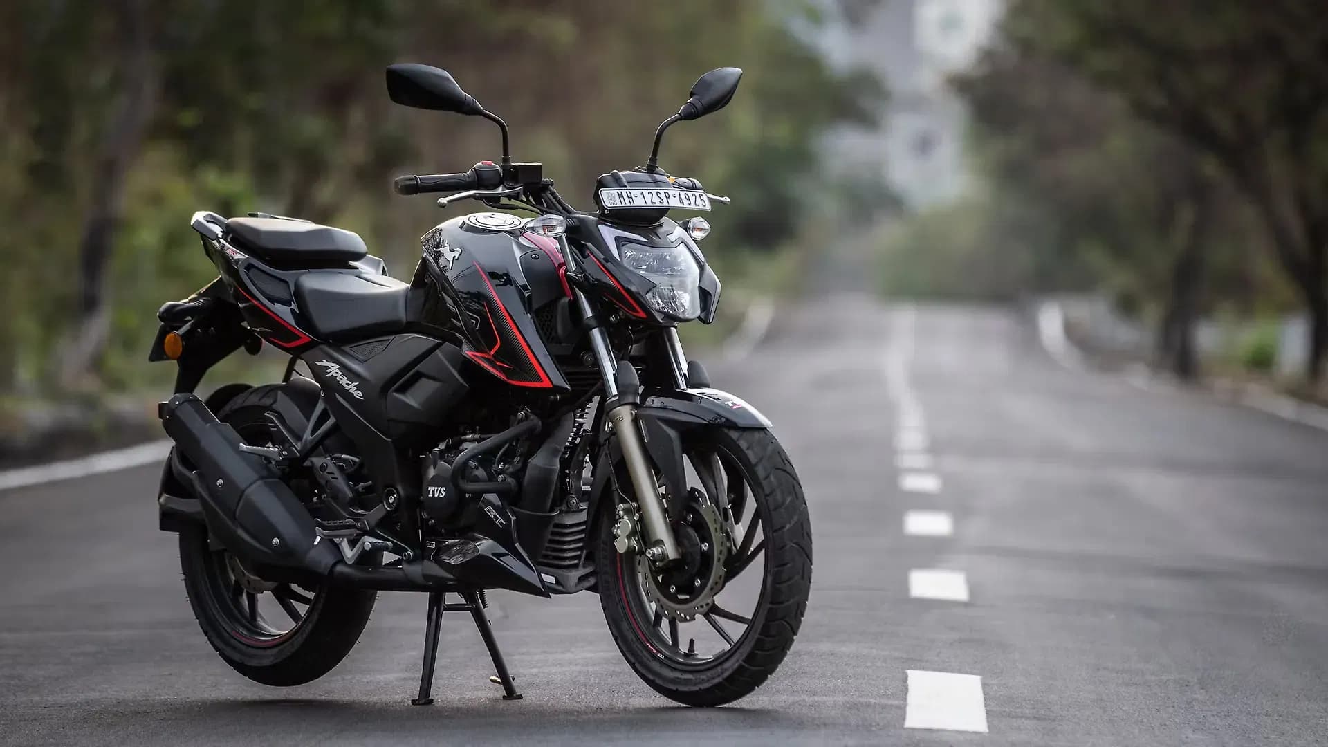 TVS Apache RTR 200 4V Right Front Three Quarter
