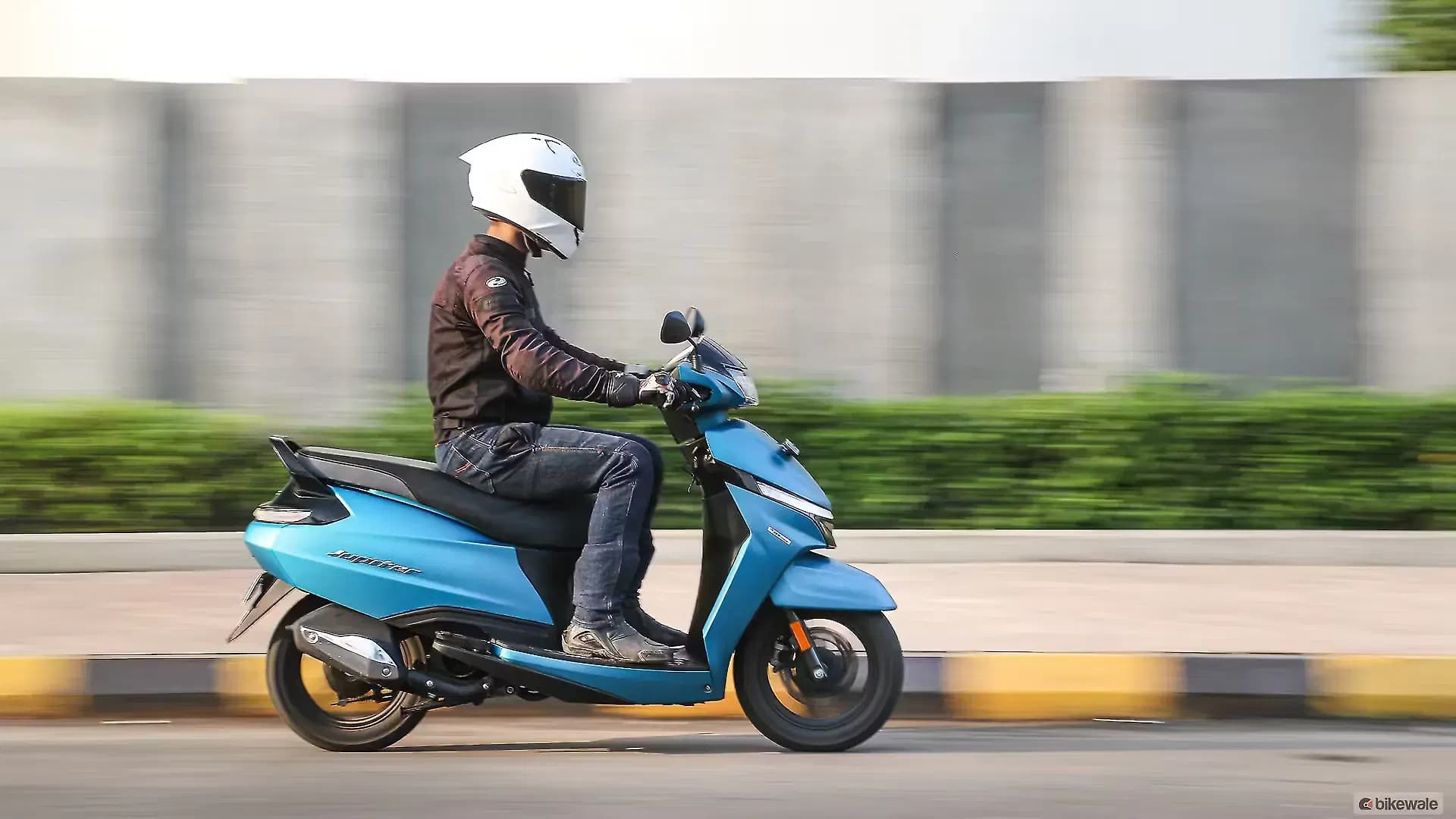 TVS Jupiter Electric Right Front Three Quarter
