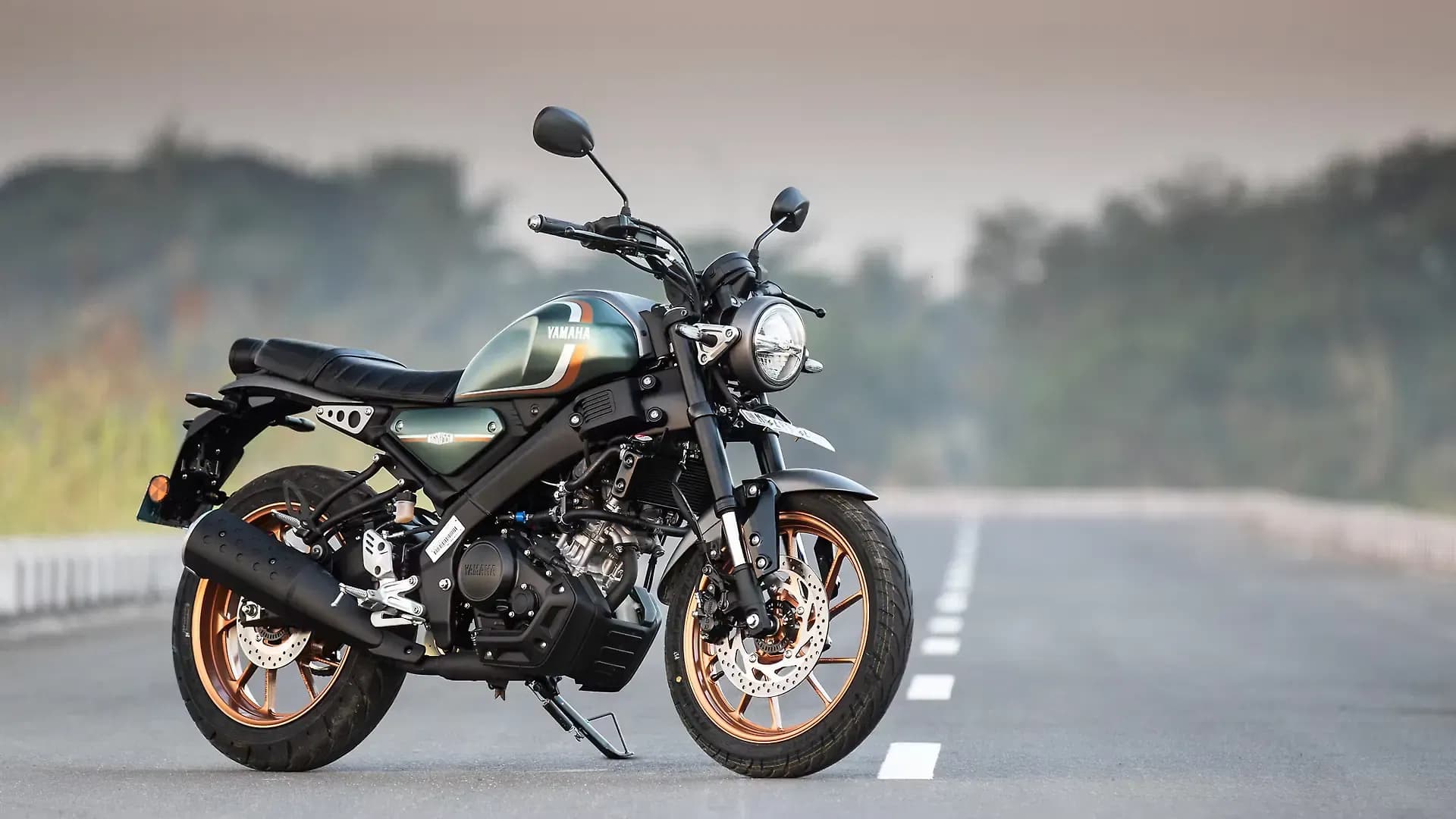 Yamaha XSR 155 Right Front Three Quarter