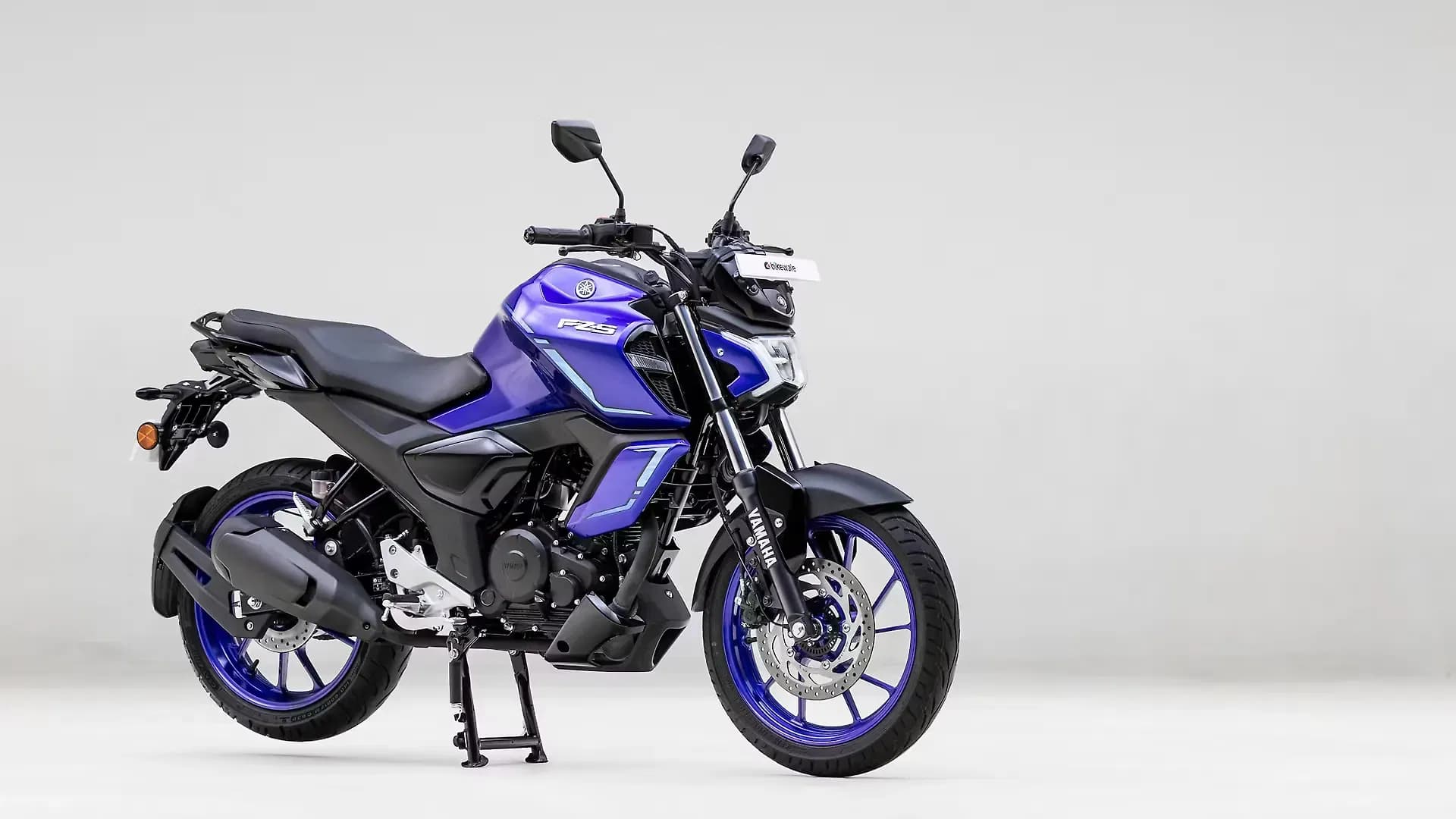 Yamaha FZ S Hybrid Right Front Three Quarter