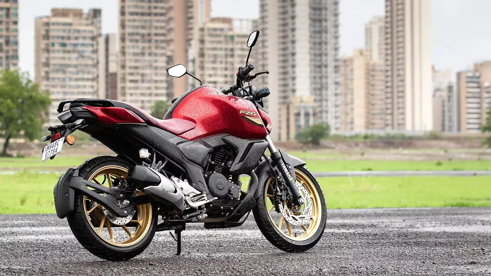 Yamaha FZS Fi V4 Right Rear Three Quarter