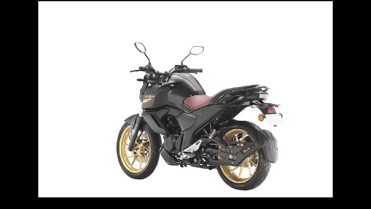 Yamaha FZ S FI Left Rear Three Quarter