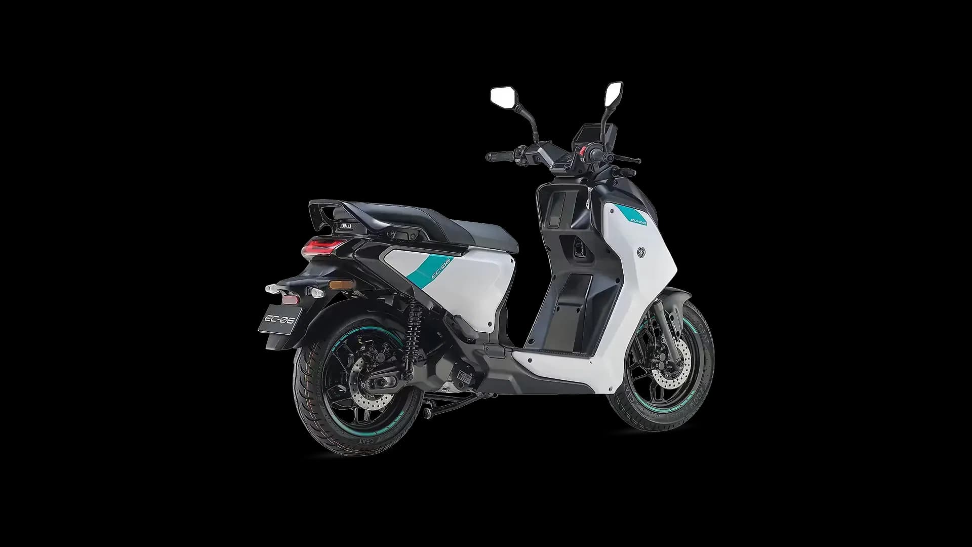 Yamaha EC-06 Right Rear Three Quarter