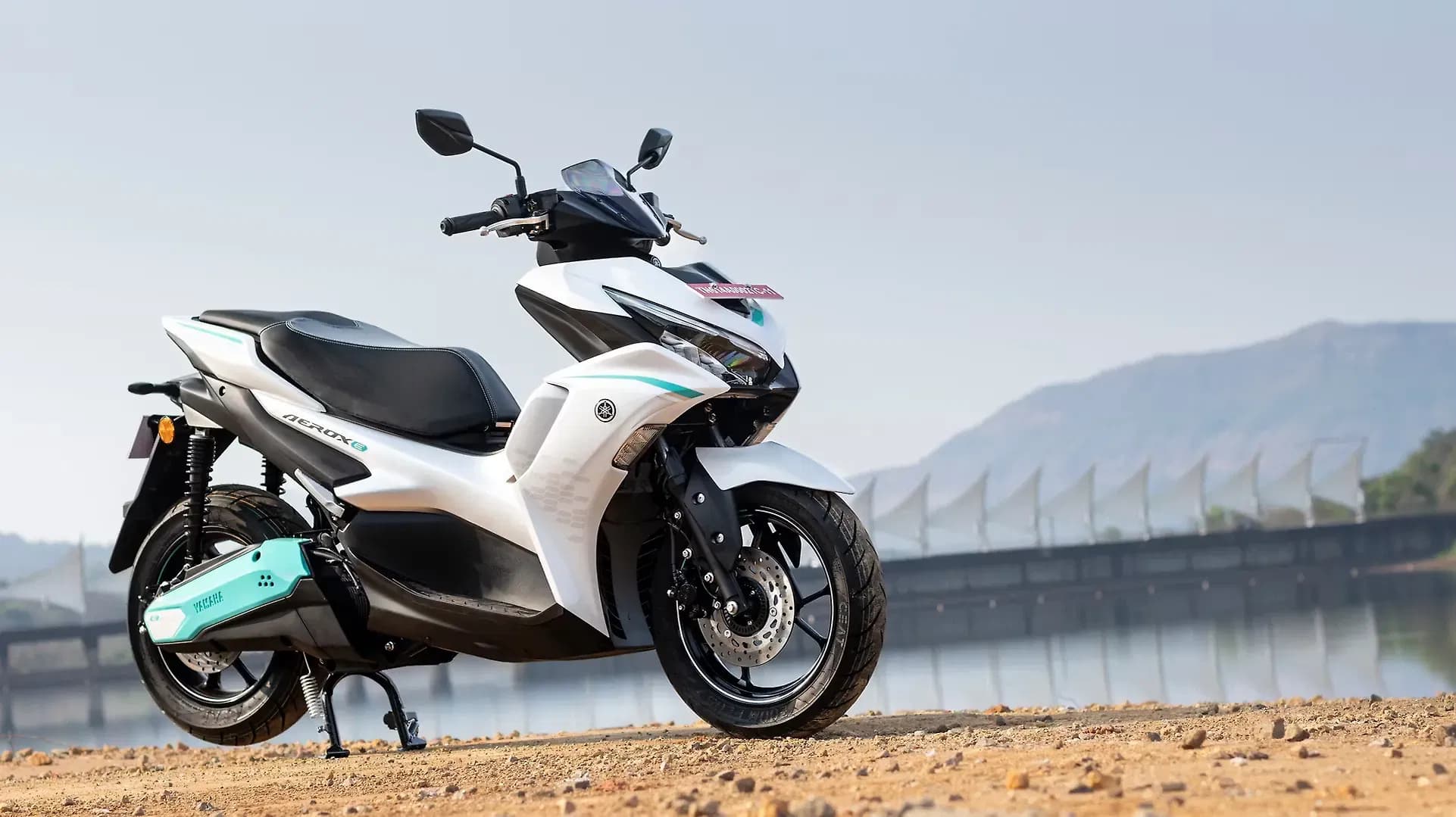 Yamaha Aerox E Right Front Three Quarter
