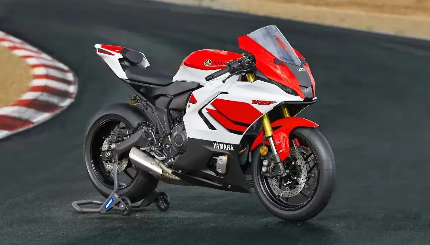 Yamaha YZF-R7 Right Side View