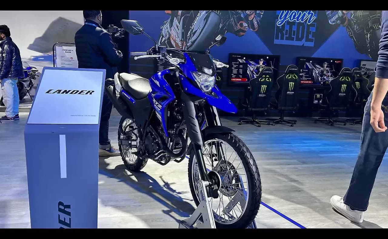 Yamaha Lander 250 Right Front Three Quarter