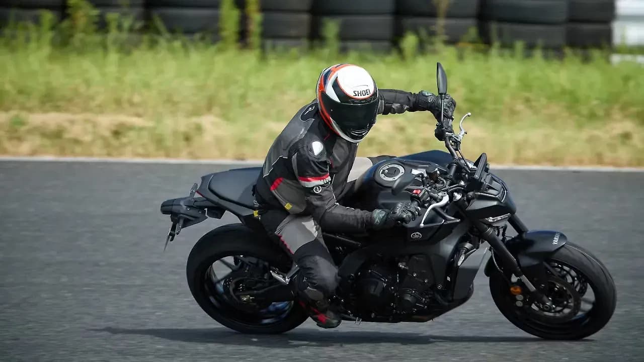 Yamaha MT-09 Right Side View