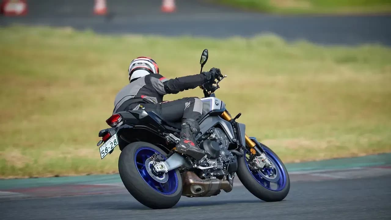 Yamaha MT-09 Right Side View