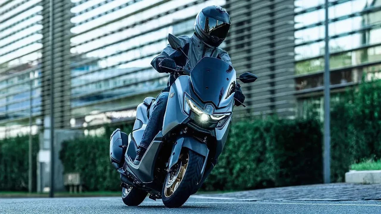 Yamaha Nmax 155 Riding