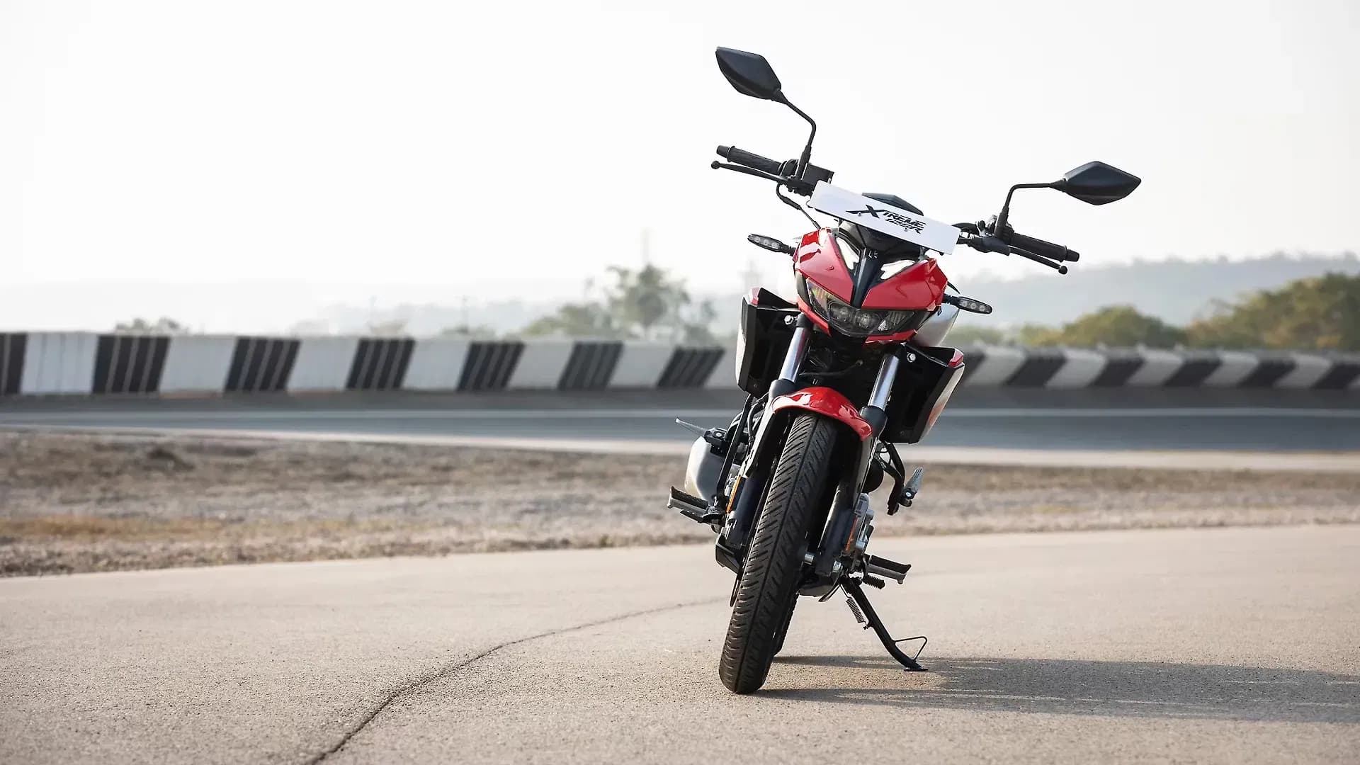 Hero Xtreme 125R Front View