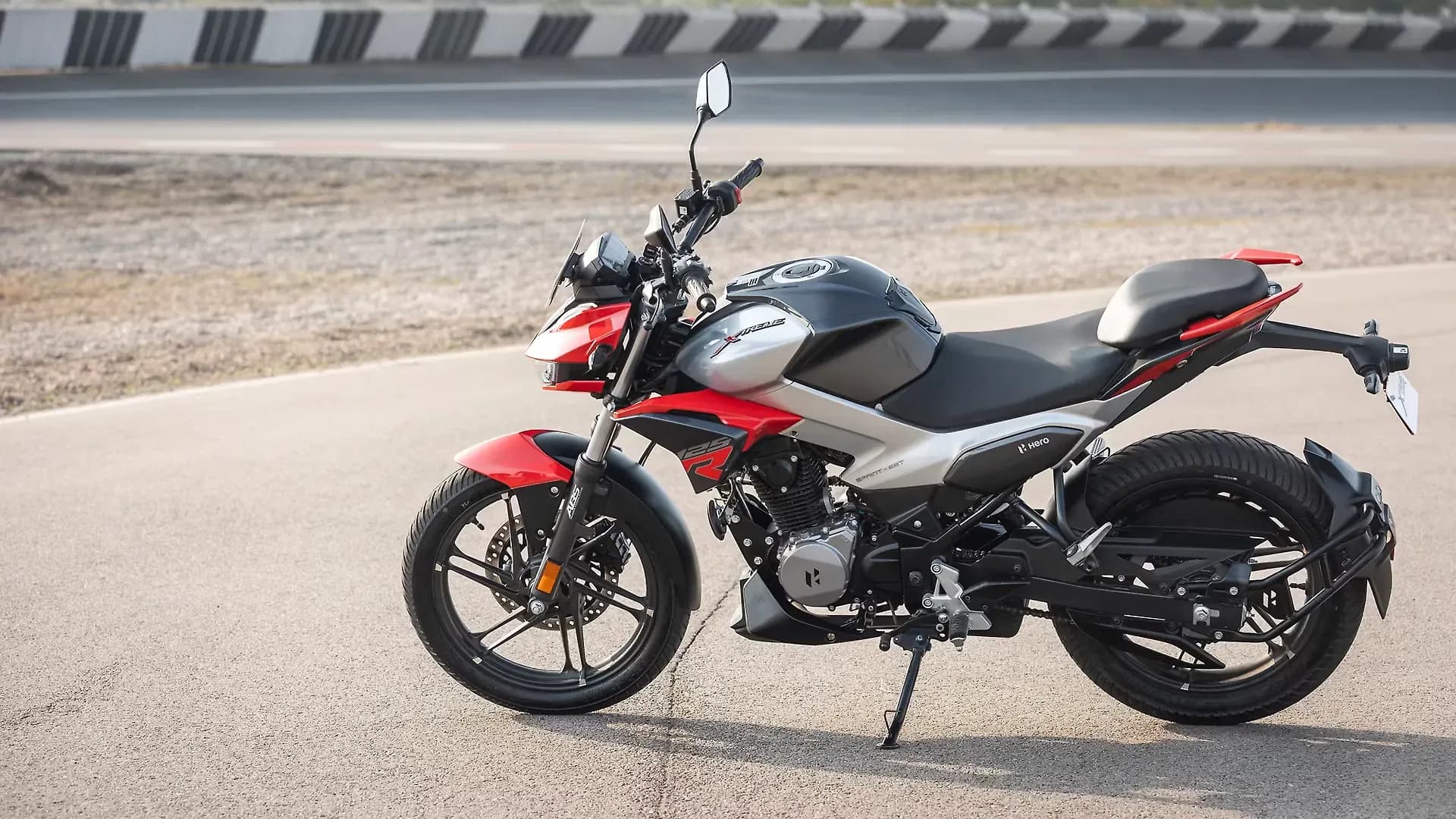 Hero Xtreme 125R Left Side View