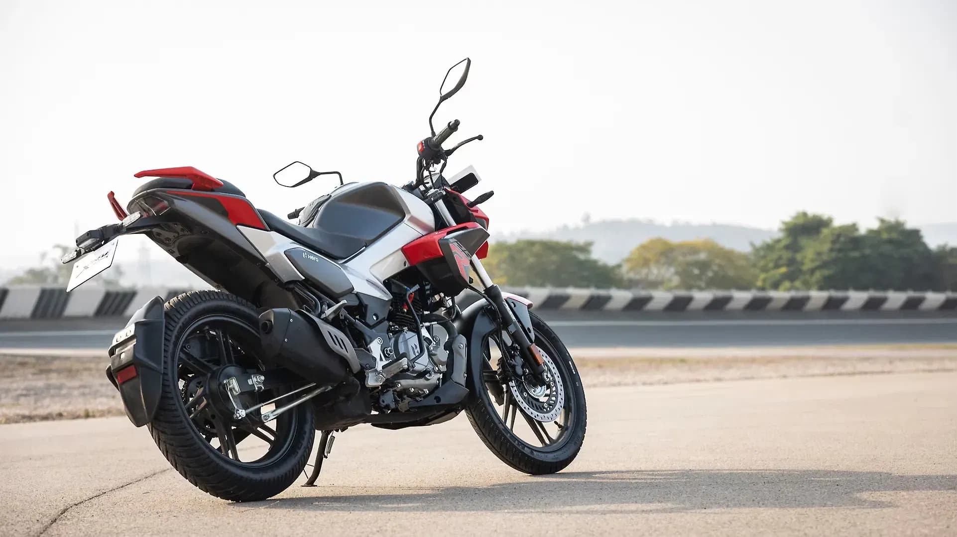 Hero Xtreme 125R Right Rear Three Quarter