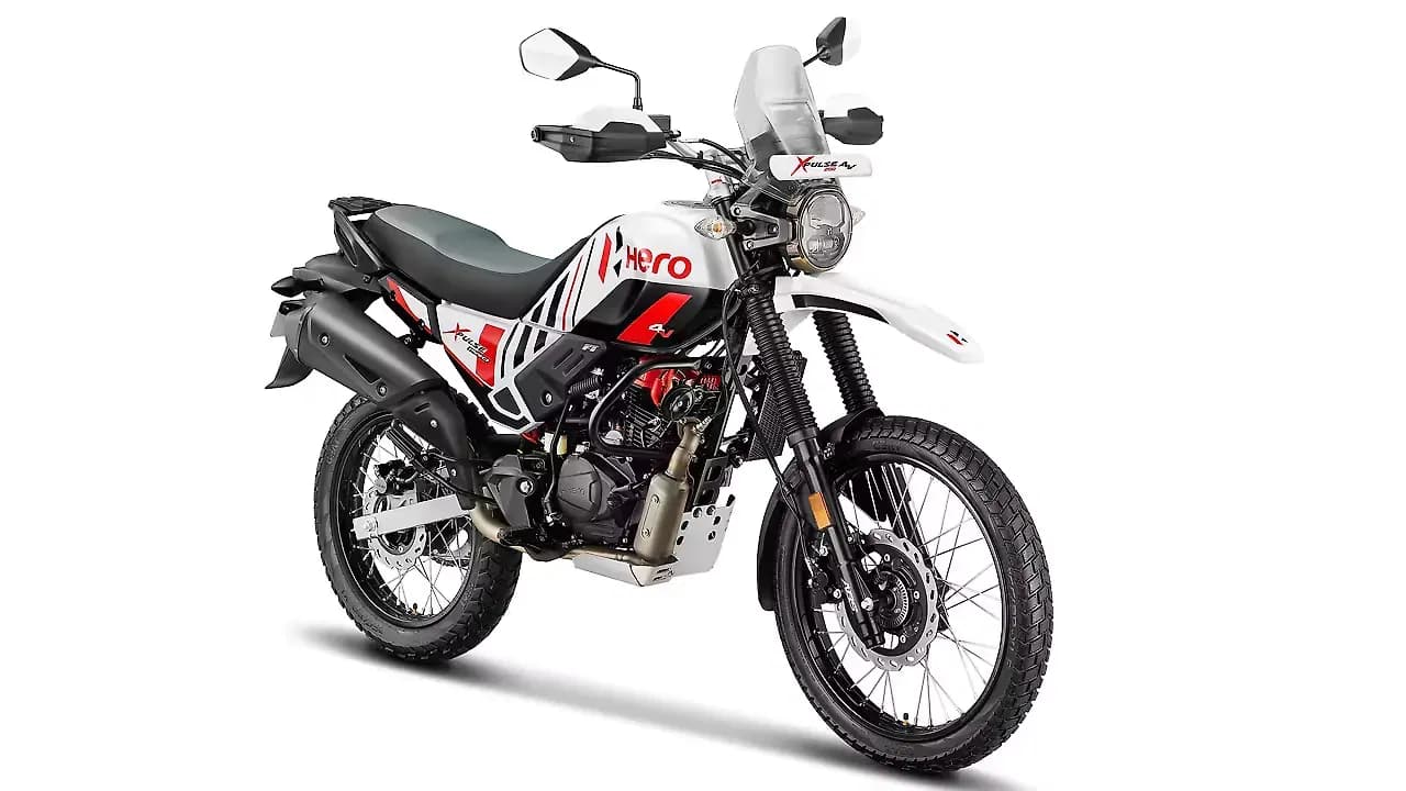 Hero Xpulse 200 4V Right Front Three Quarter