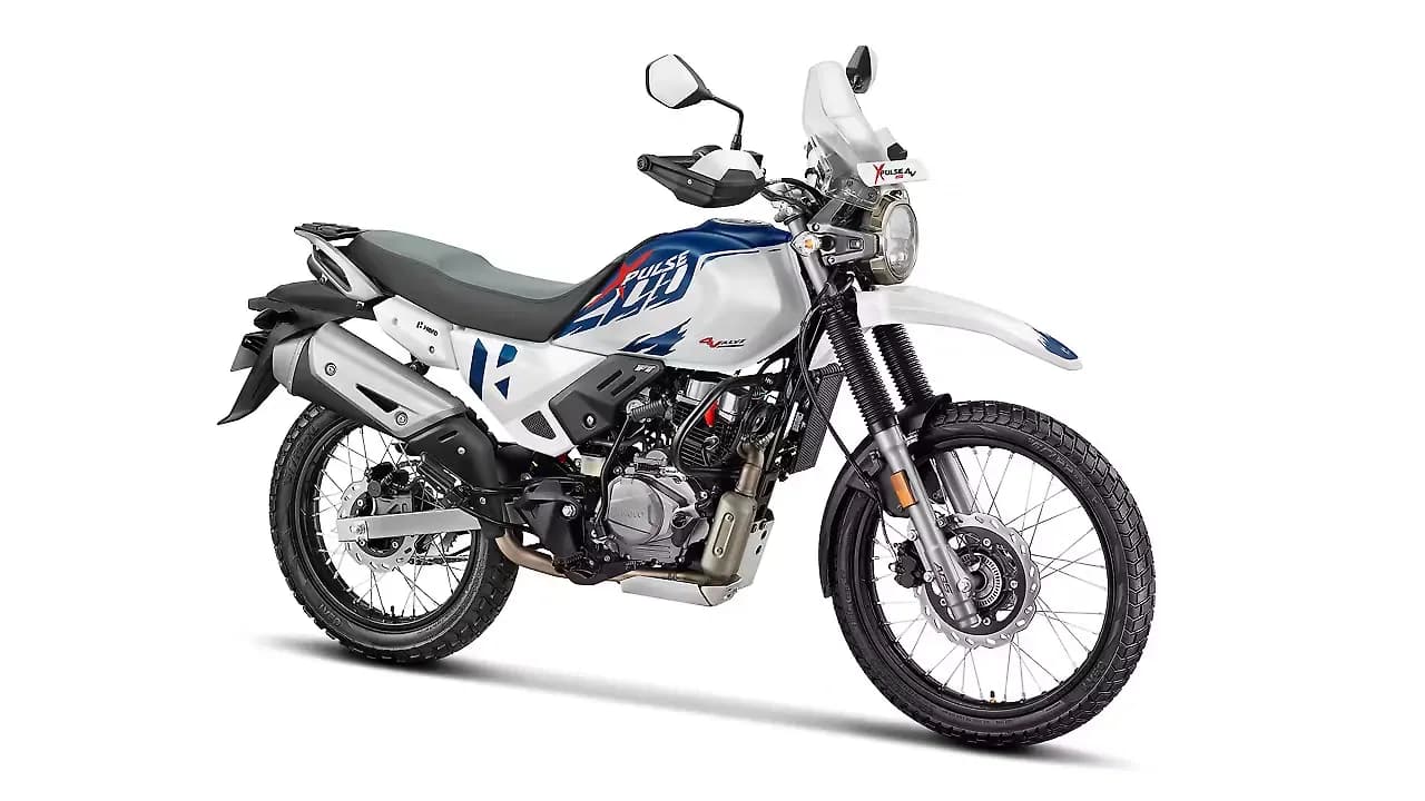 Hero Xpulse 200 4V Right Front Three Quarter