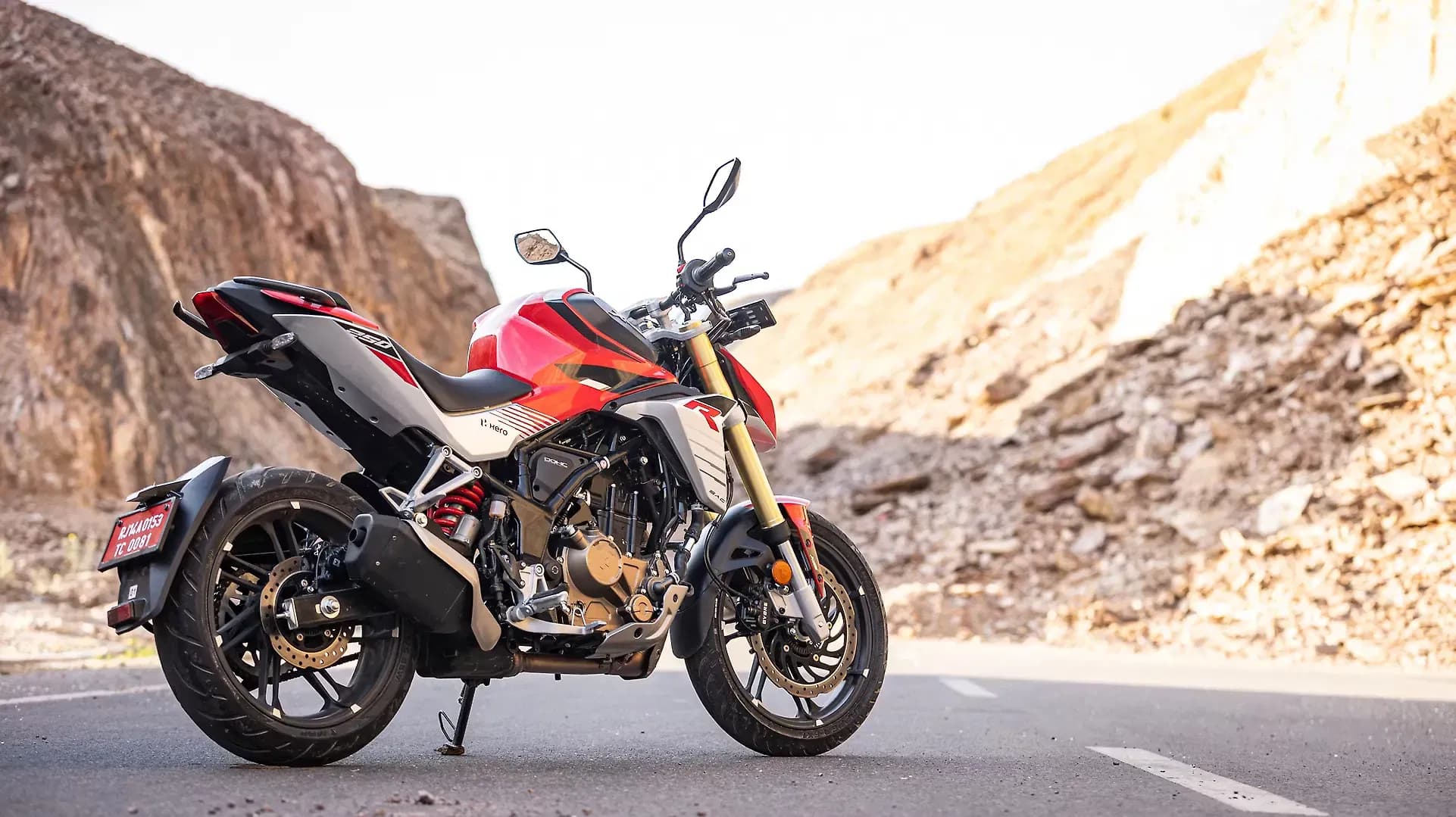 Hero Xtreme 250R Right Rear Three Quarter