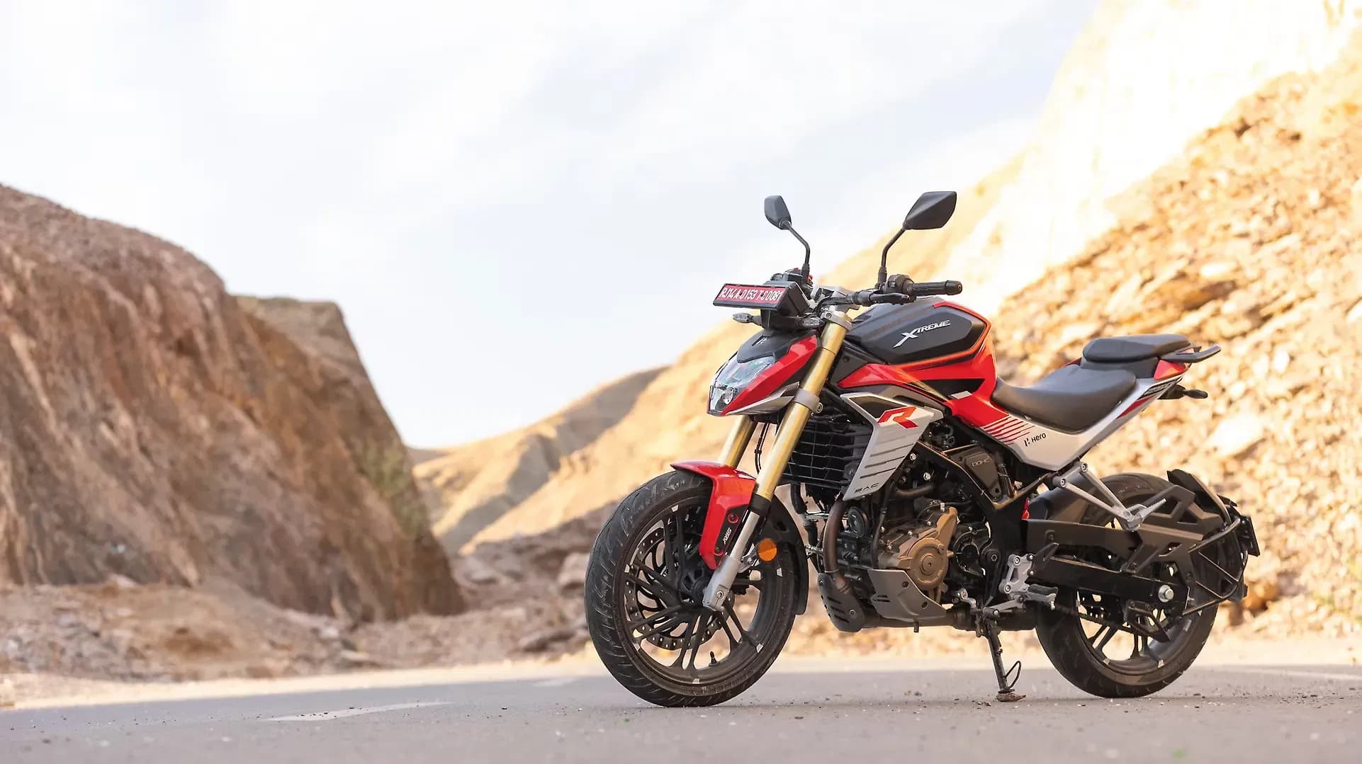 Hero Xtreme 250R Left Front Three Quarter