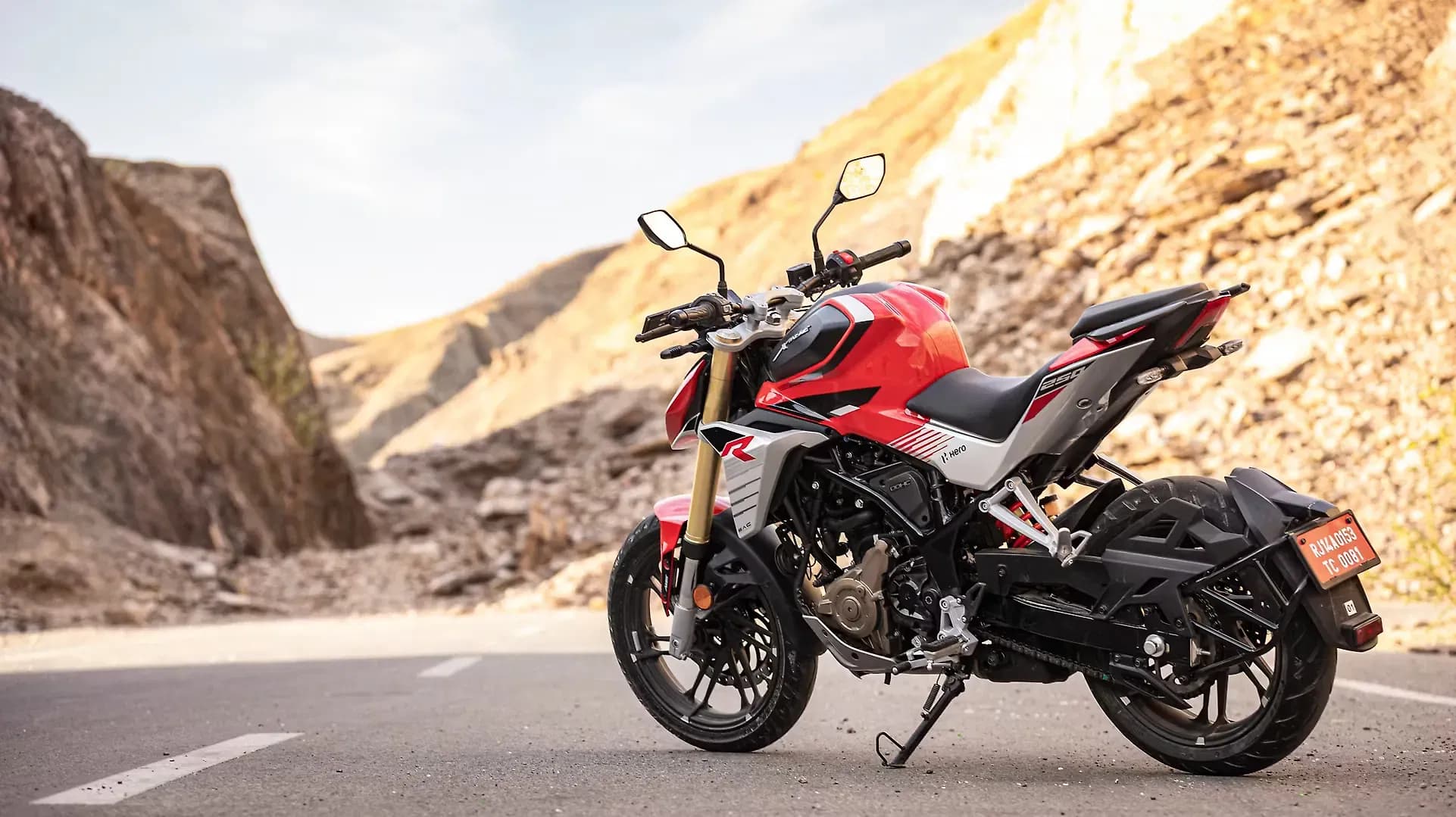 Hero Xtreme 250R Left Rear Three Quarter