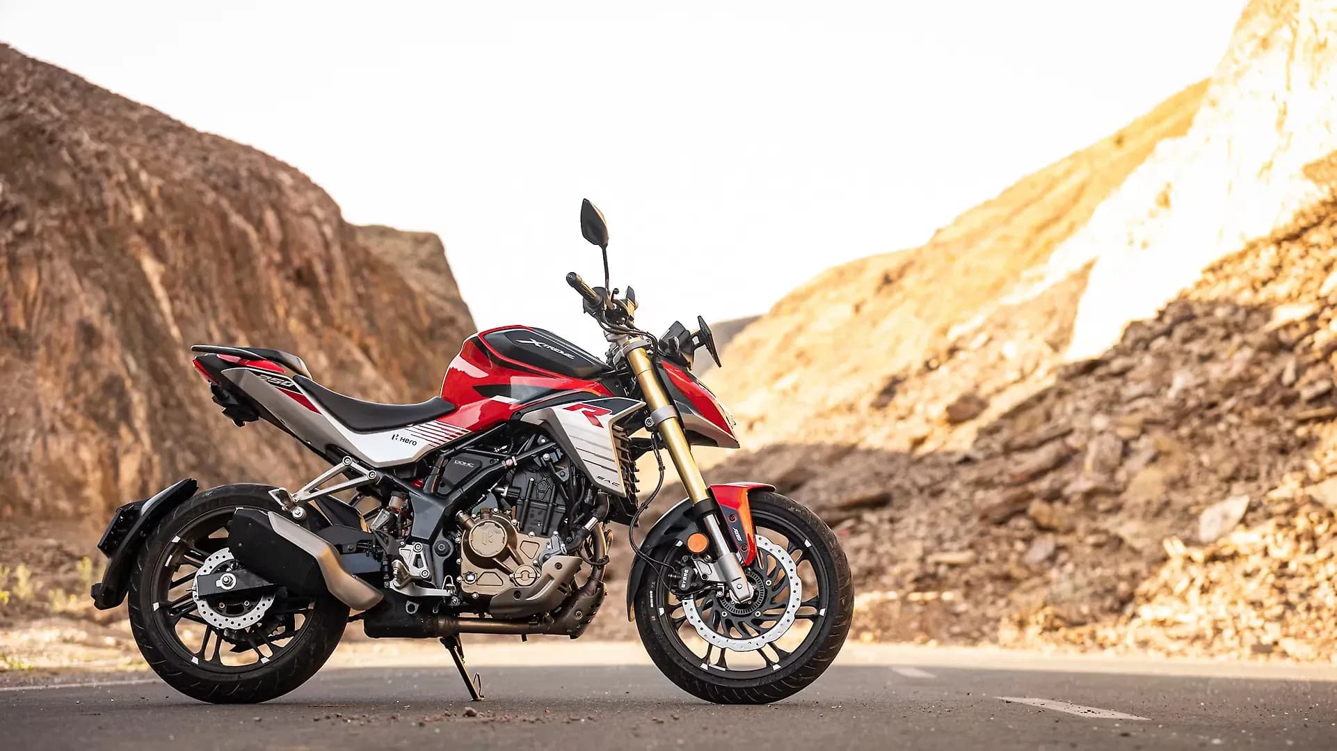 Hero Xtreme 250R Right Side View