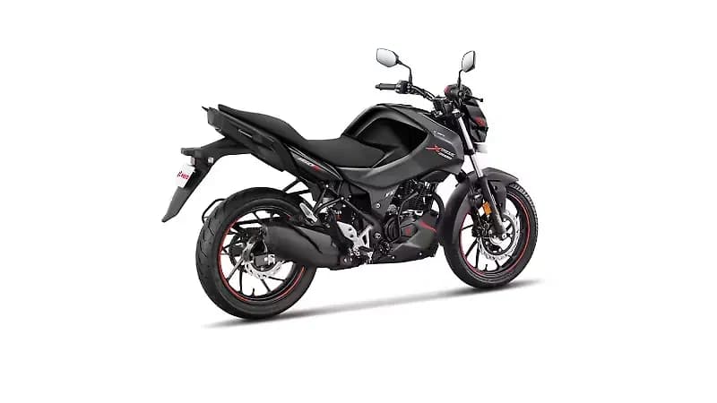 Hero Xtreme 160R Right Rear Three Quarter