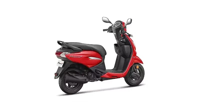 Hero Pleasure + Xtec Right Rear Three Quarter