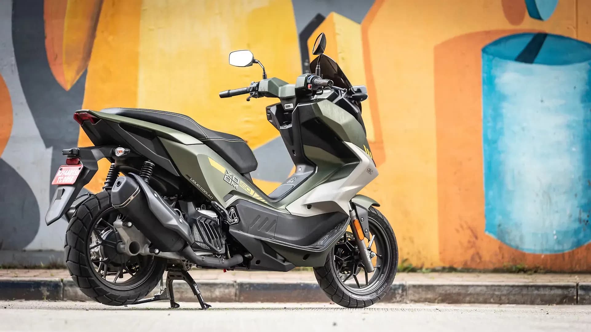 Hero Xoom 160 Right Rear Three Quarter