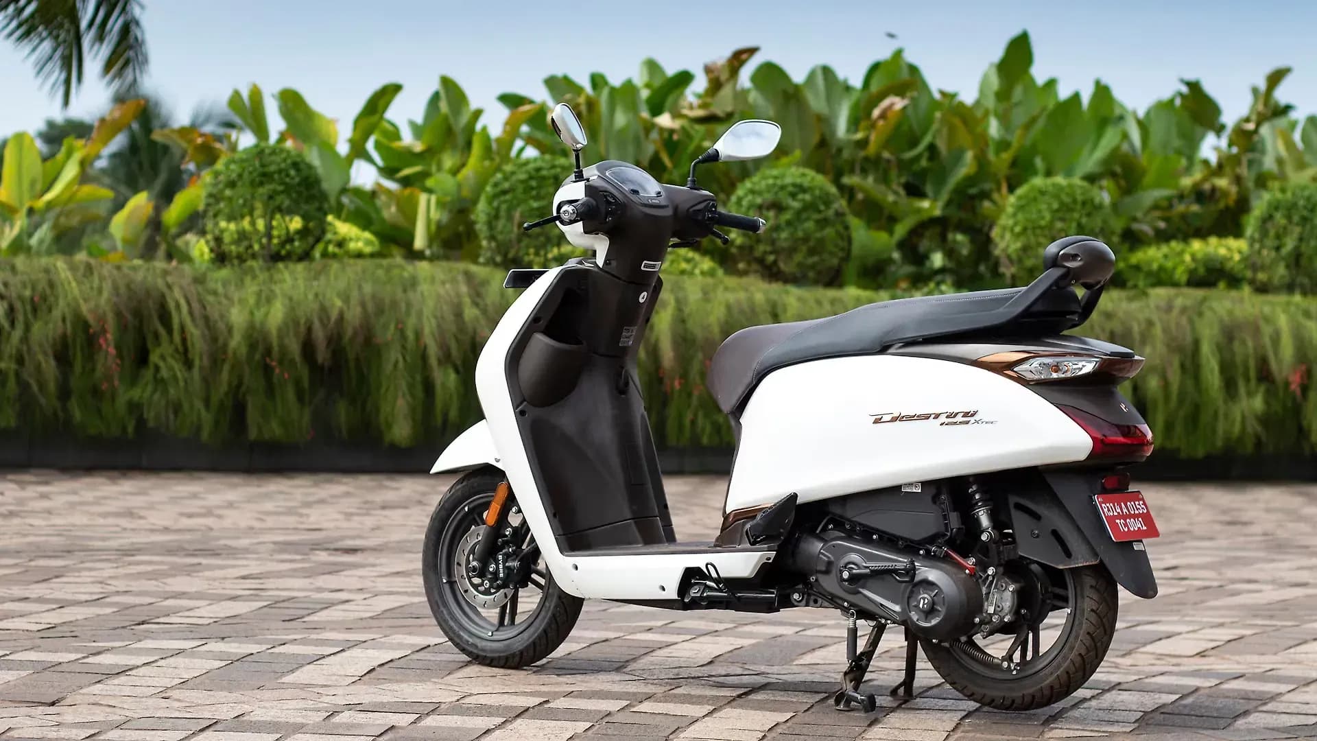 Hero Destini 125 [2024] Left Rear Three Quarter