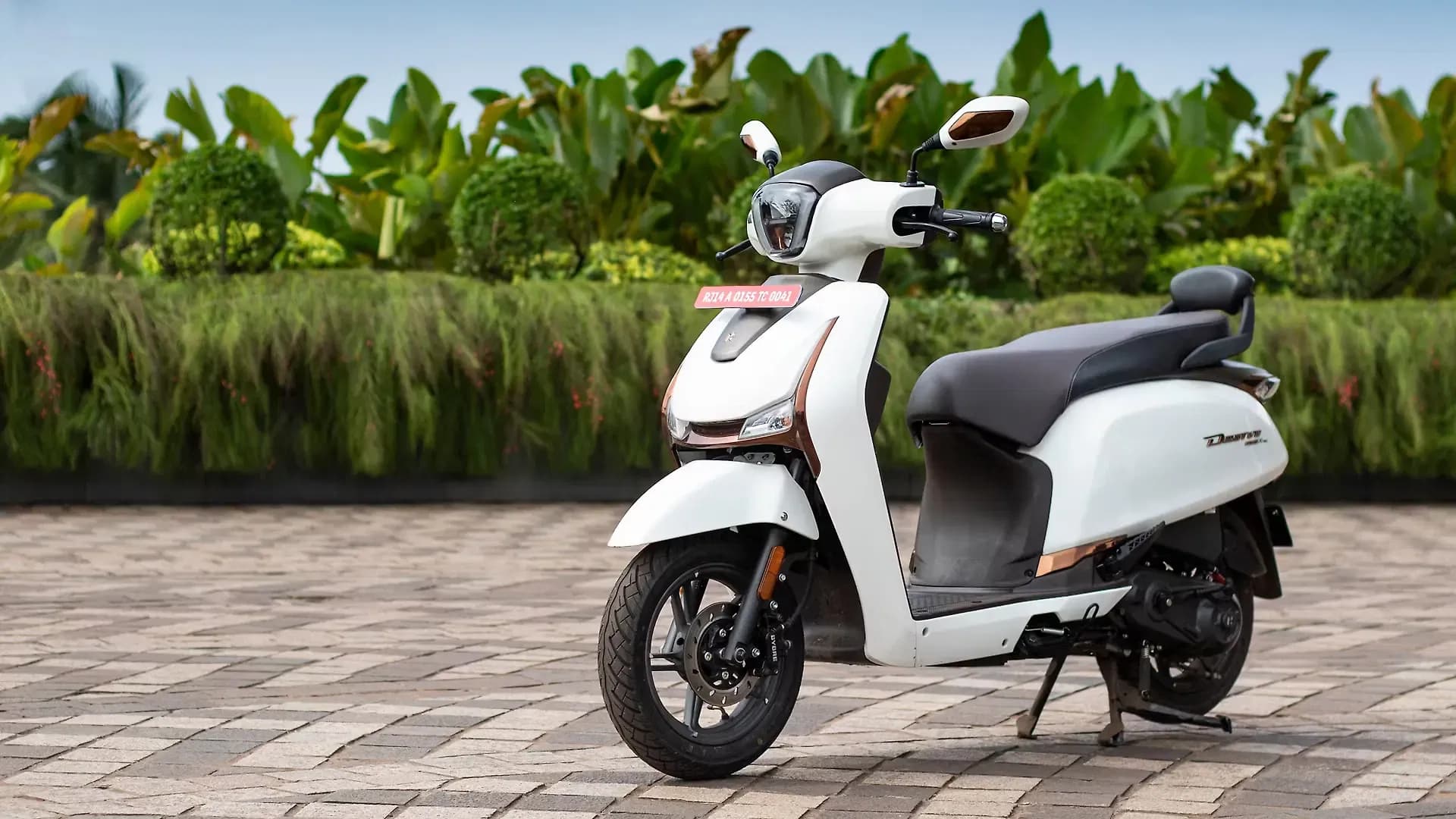Hero Destini 125 [2024] Left Front Three Quarter