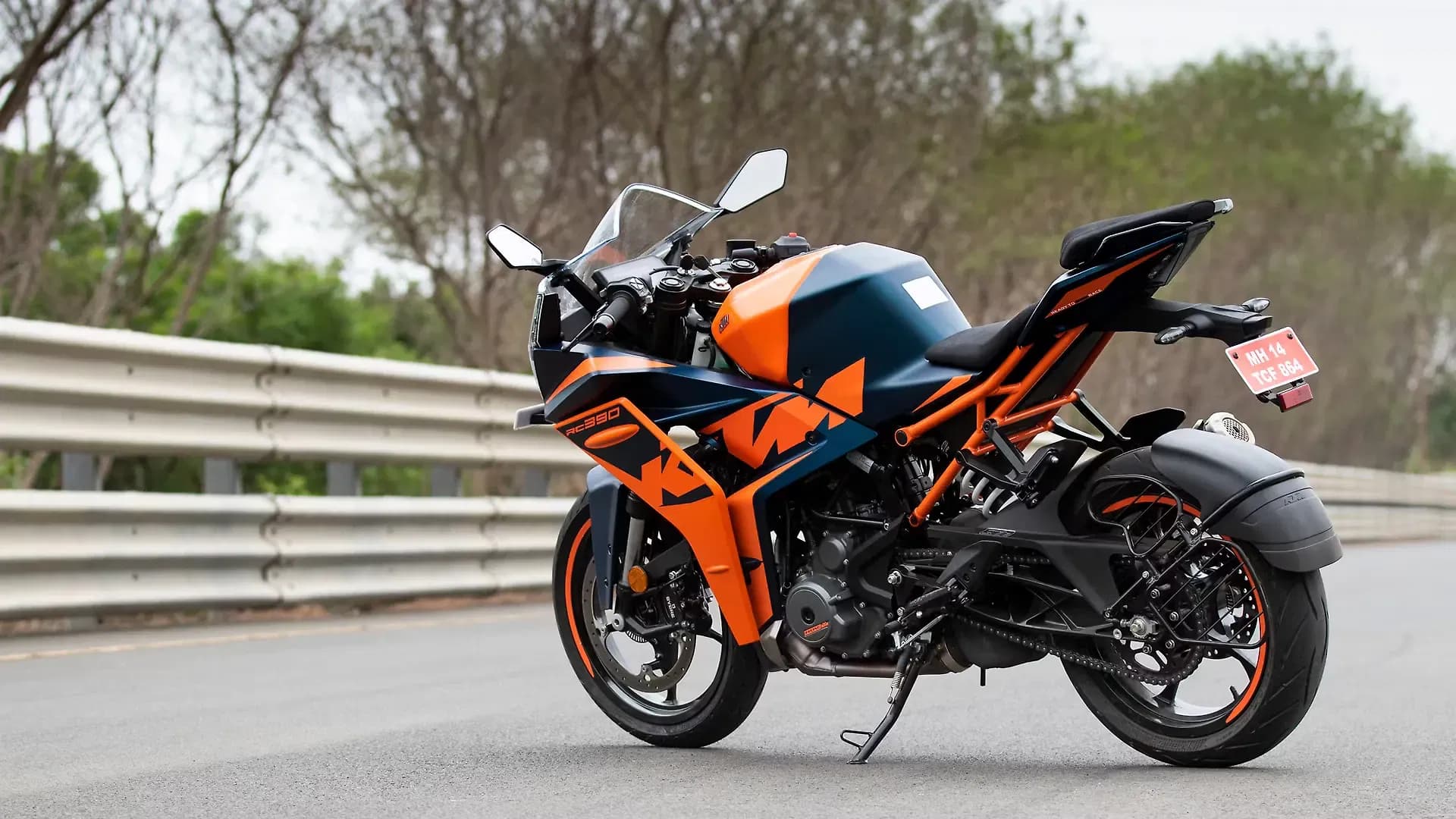 KTM RC 390 Left Rear Three Quarter